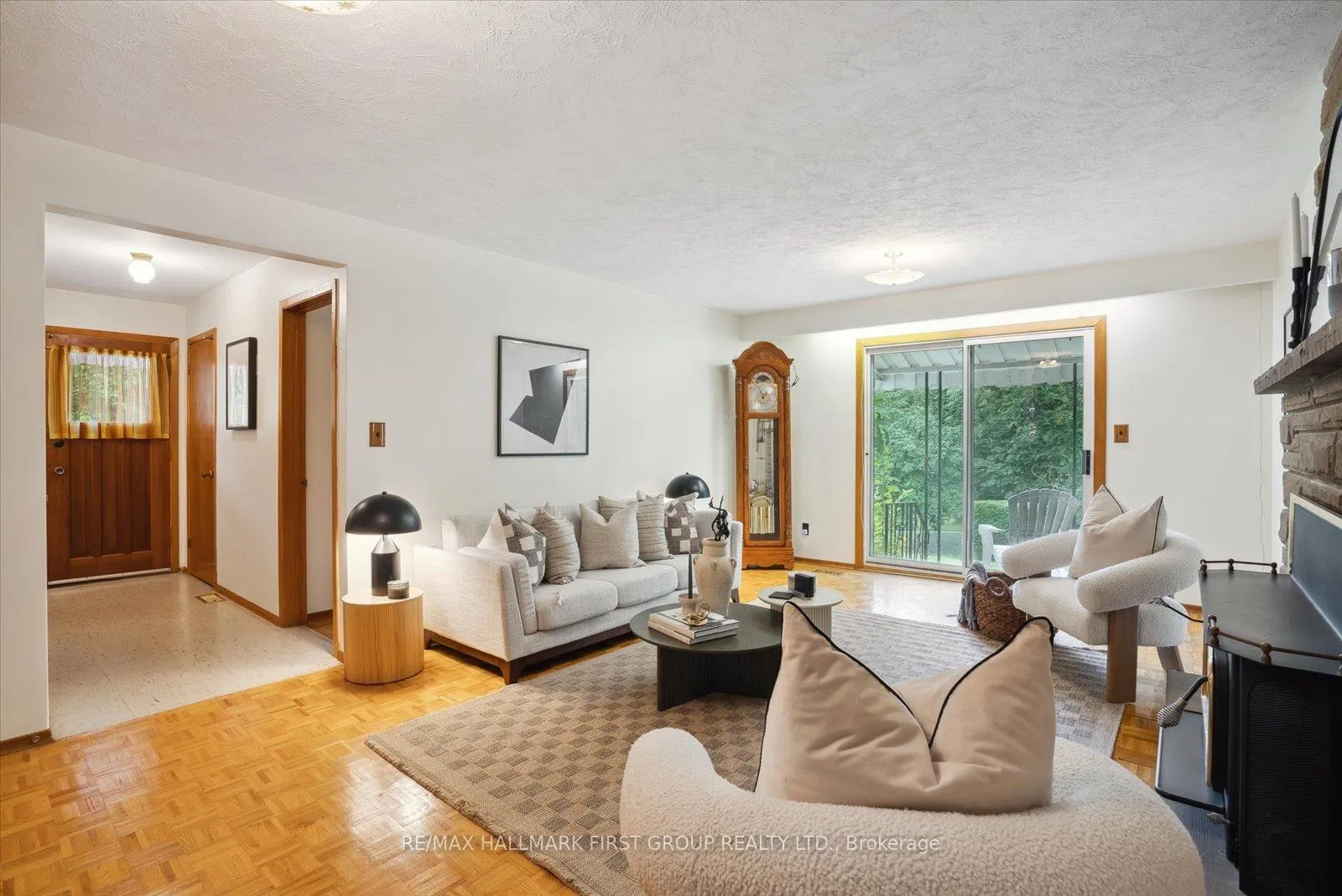 Photo 13 of 706 Tulip Court, Oshawa, Centennial — HOMEH