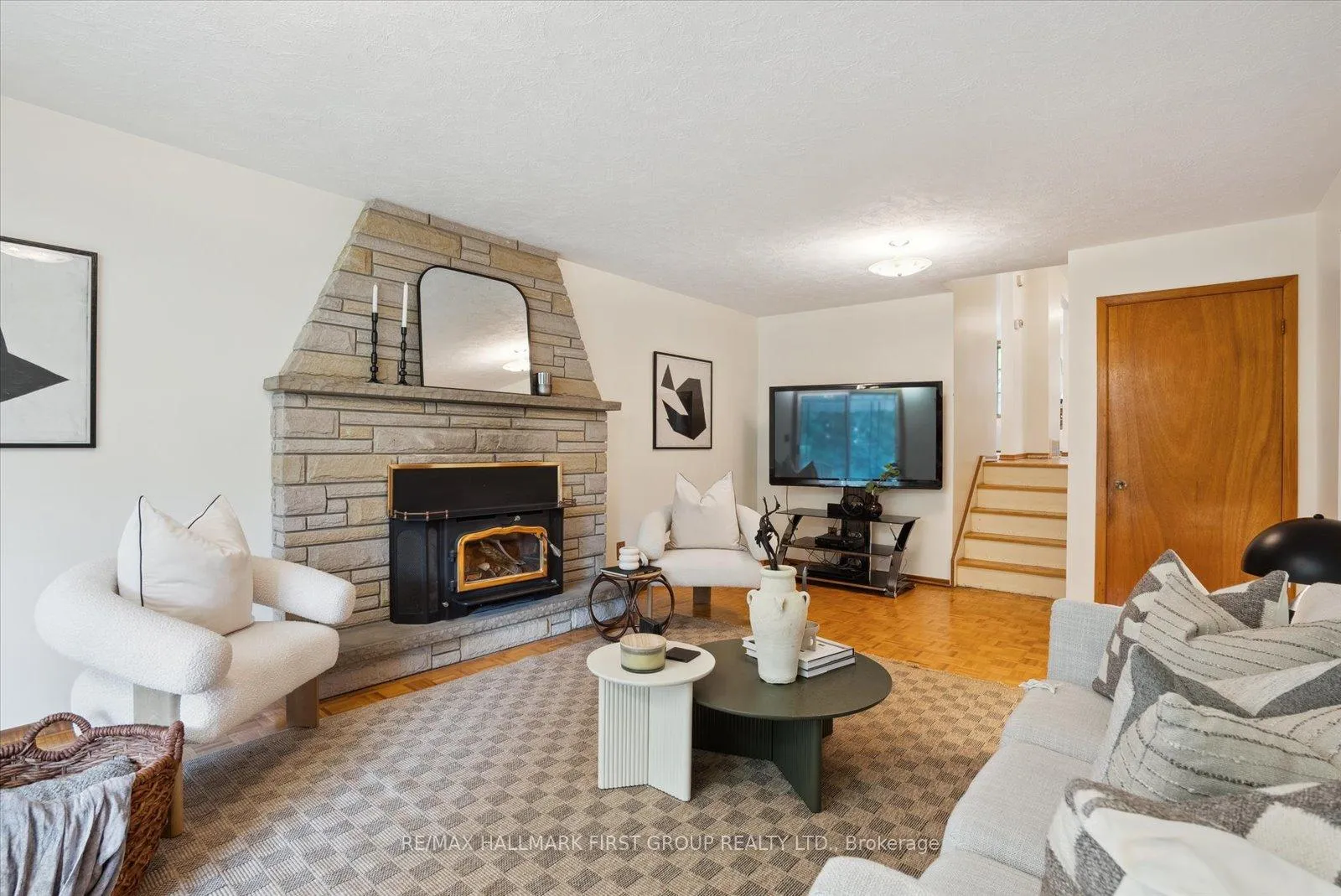 Photo 14 of 706 Tulip Court, Oshawa, Centennial — HOMEH
