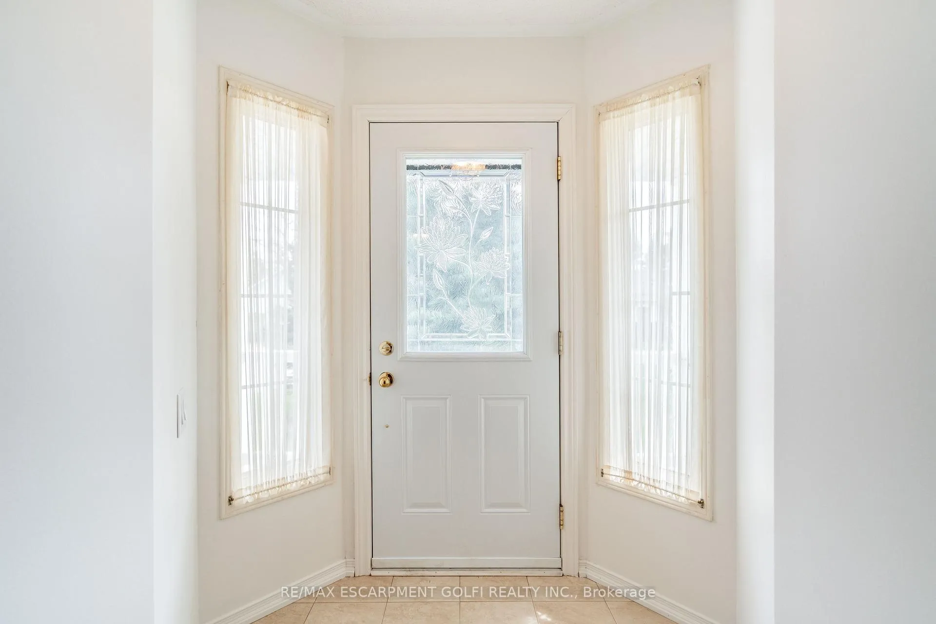 Photo 3 of 222 Silverbirch Boulevard, Hamilton, Rural Glanbrook — HOMEH