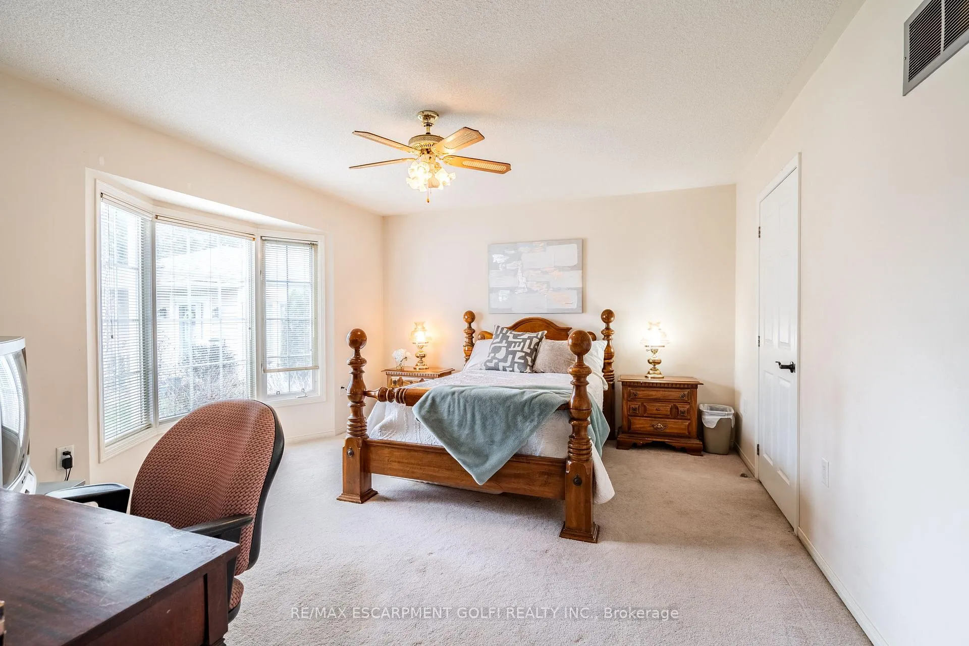 Photo 4 of 222 Silverbirch Boulevard, Hamilton, Rural Glanbrook — HOMEH