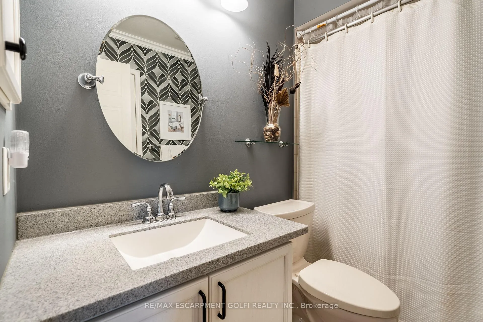 Photo 8 of 222 Silverbirch Boulevard, Hamilton, Rural Glanbrook — HOMEH