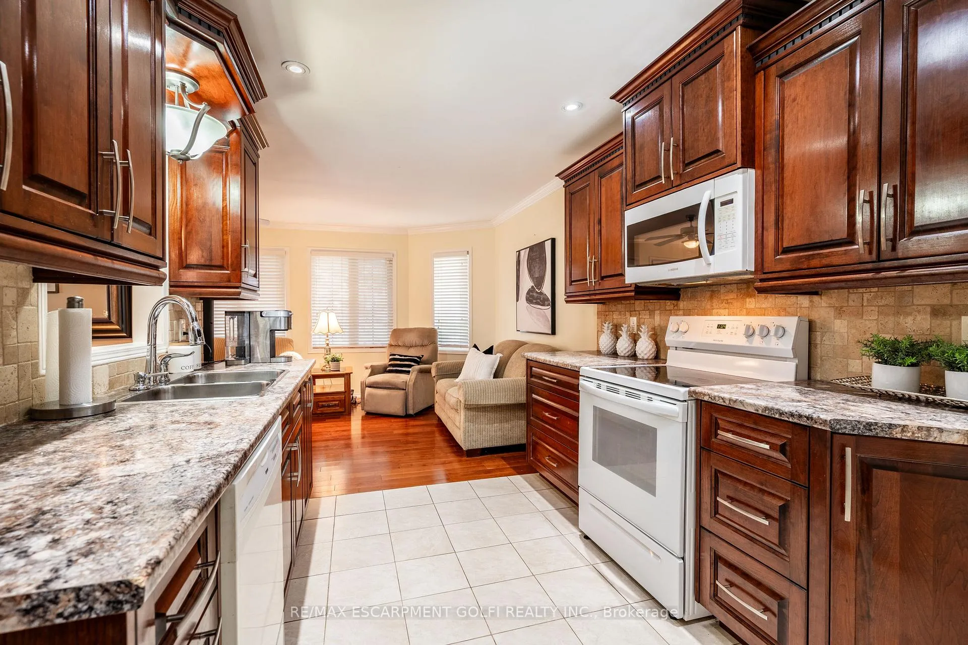 Photo 13 of 222 Silverbirch Boulevard, Hamilton, Rural Glanbrook — HOMEH