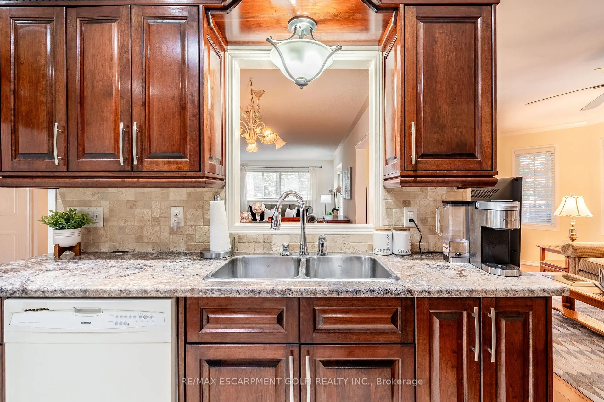 Photo 15 of 222 Silverbirch Boulevard, Hamilton, Rural Glanbrook — HOMEH