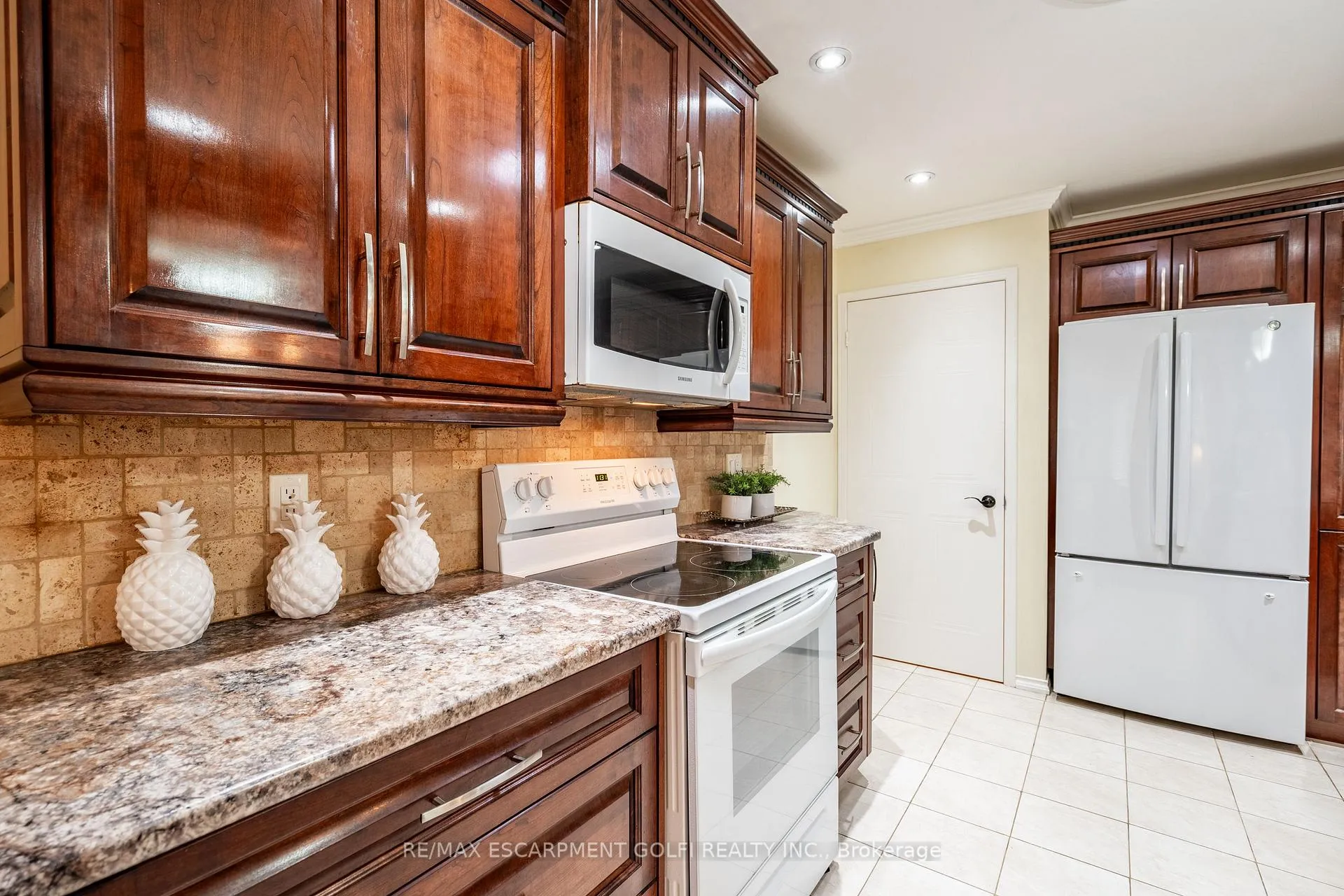 Photo 16 of 222 Silverbirch Boulevard, Hamilton, Rural Glanbrook — HOMEH