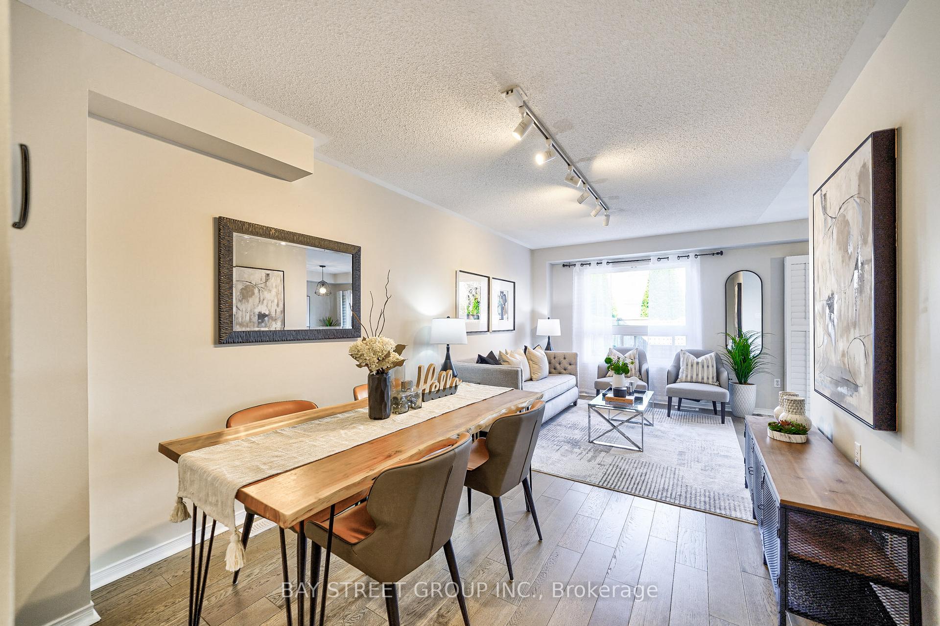 Photo 3 of 68 Collis Drive, Aurora, Bayview Northeast — HOMEH