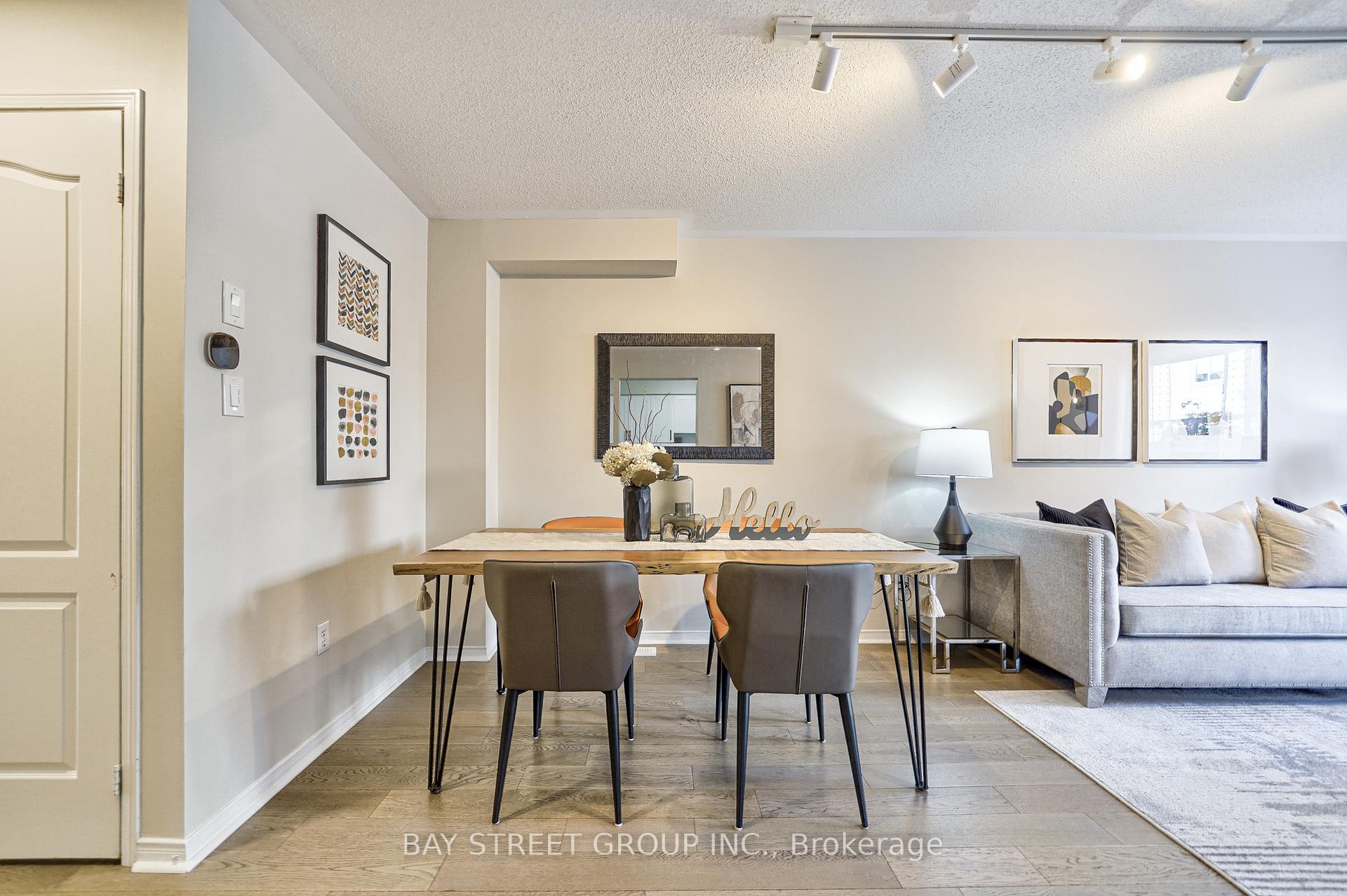 Photo 4 of 68 Collis Drive, Aurora, Bayview Northeast — HOMEH