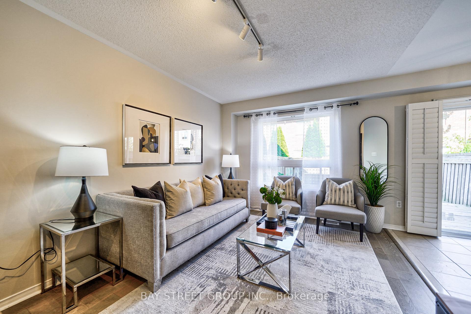 Photo 7 of 68 Collis Drive, Aurora, Bayview Northeast — HOMEH
