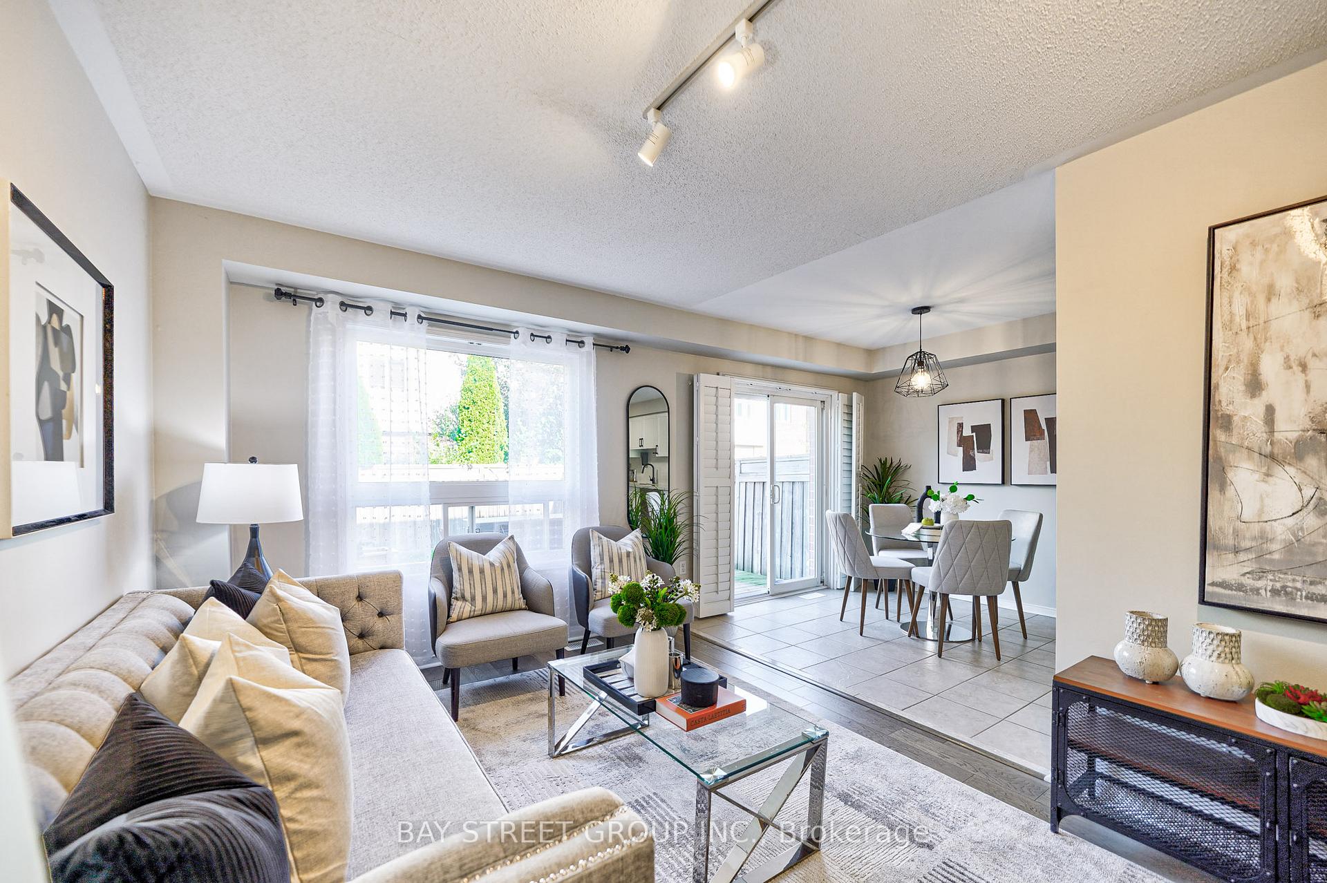 Photo 8 of 68 Collis Drive, Aurora, Bayview Northeast — HOMEH