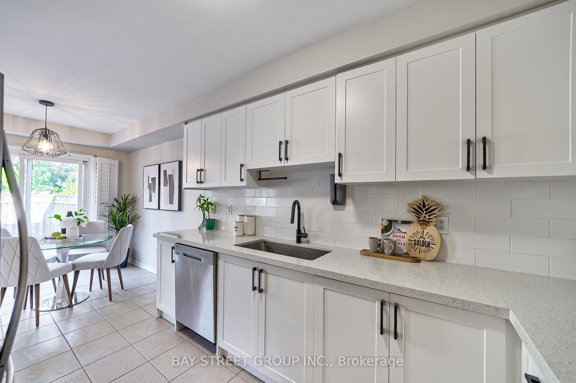 Photo 12 of 68 Collis Drive, Aurora, Bayview Northeast — HOMEH