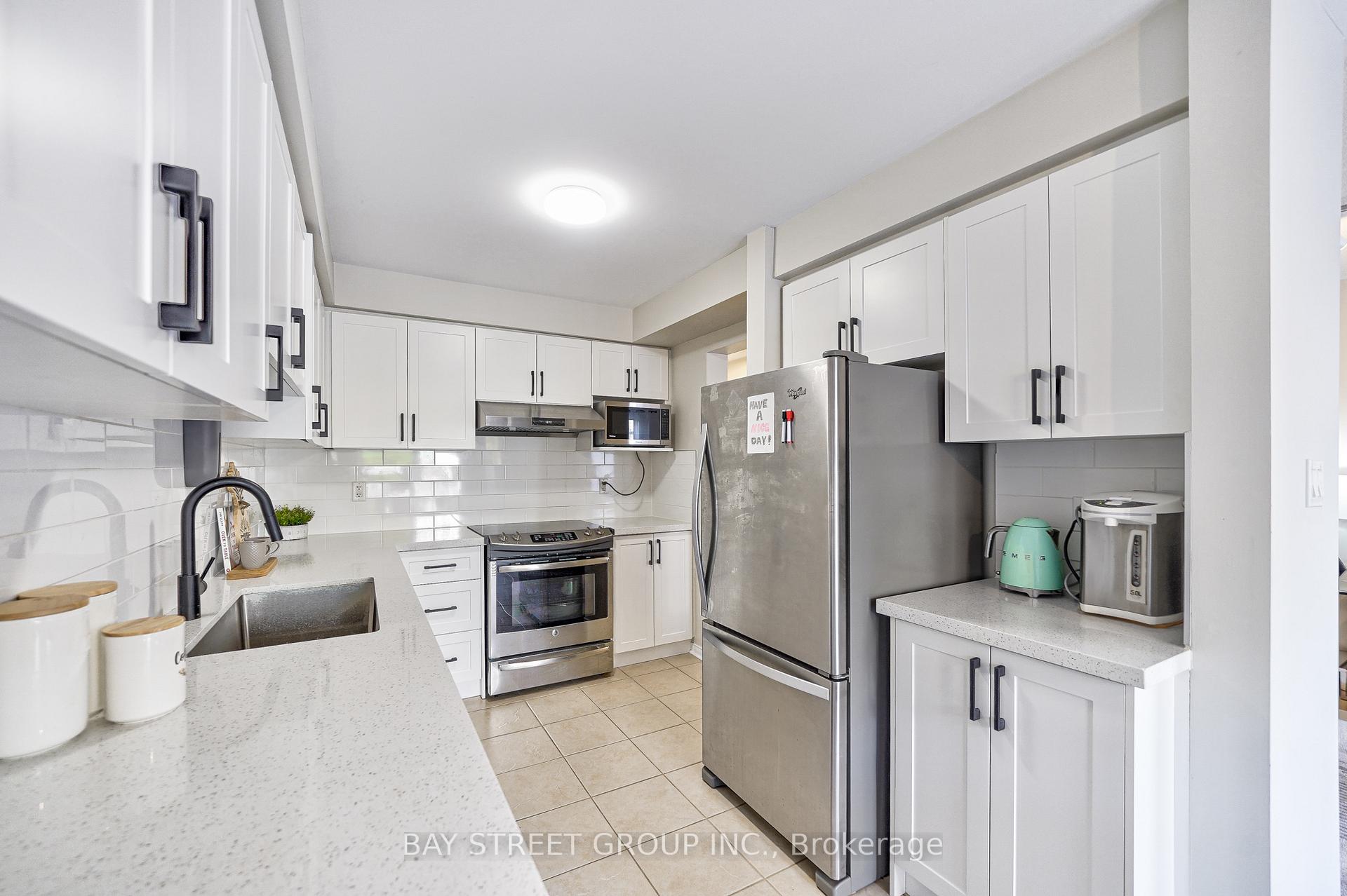Photo 14 of 68 Collis Drive, Aurora, Bayview Northeast — HOMEH