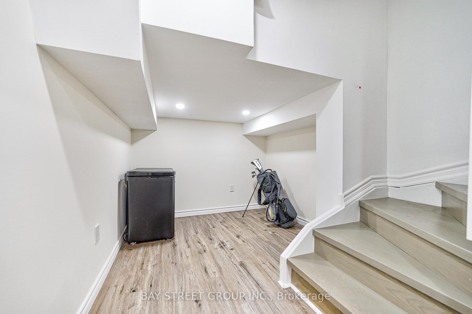 Photo 34 of 68 Collis Drive, Aurora, Bayview Northeast — HOMEH