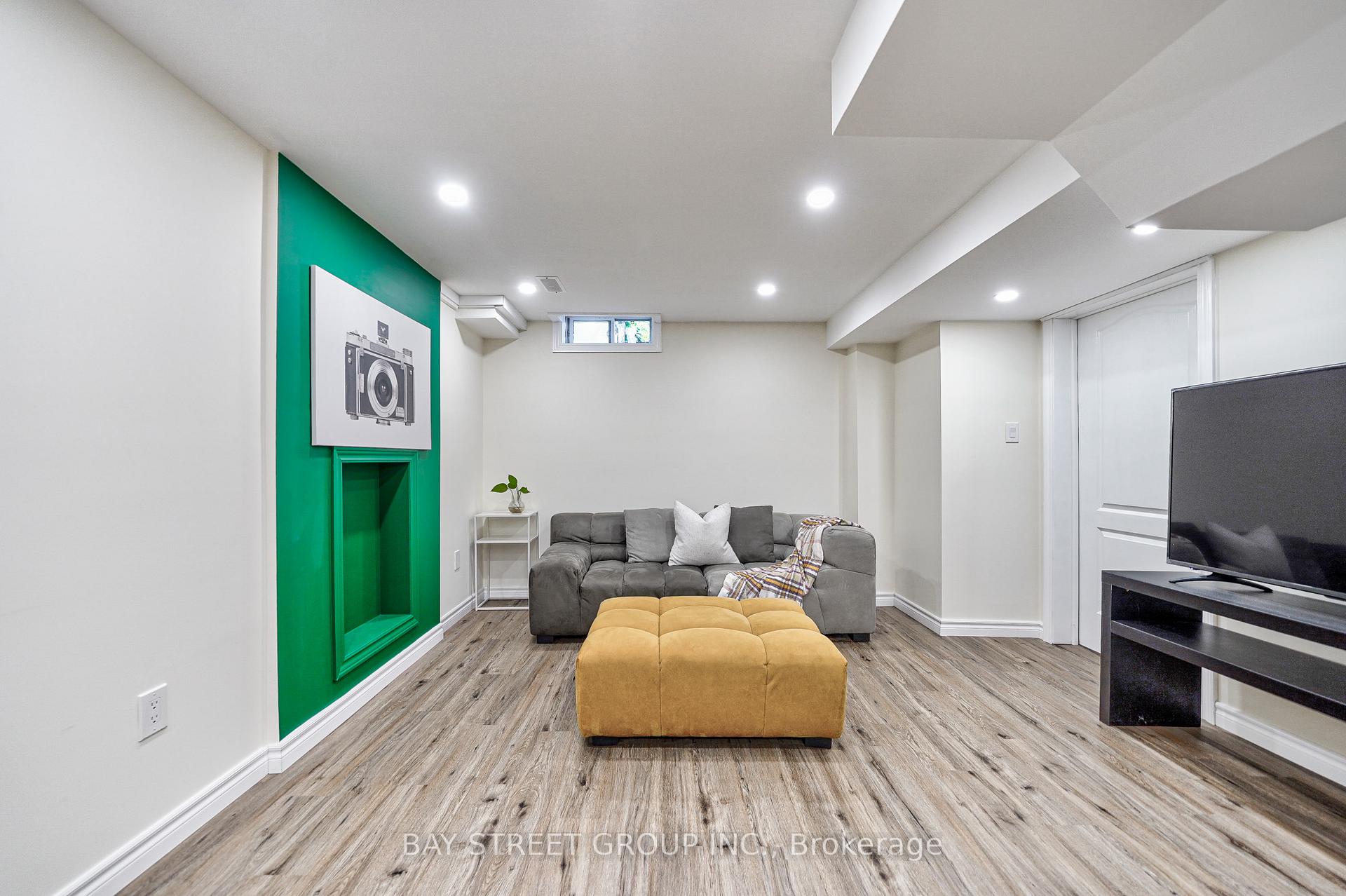 Photo 38 of 68 Collis Drive, Aurora, Bayview Northeast — HOMEH