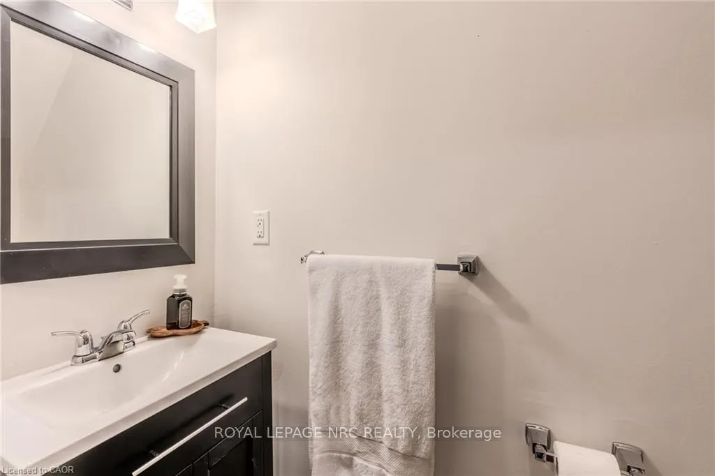 Photo 6 of Unit 18, 29 Heritage Drive, Hamilton, Stoney Creek — HOMEH