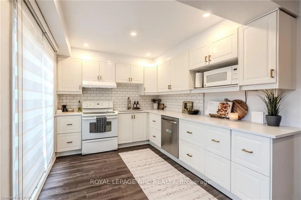 Photo 23 of Unit 18, 29 Heritage Drive, Hamilton, Stoney Creek — HOMEH