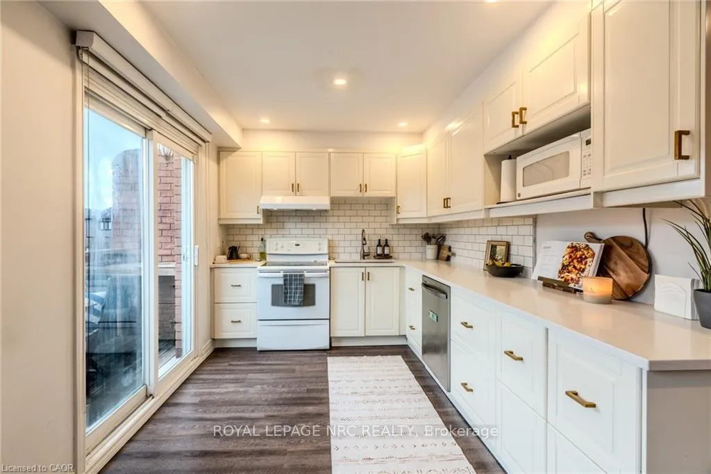 Photo 25 of Unit 18, 29 Heritage Drive, Hamilton, Stoney Creek — HOMEH