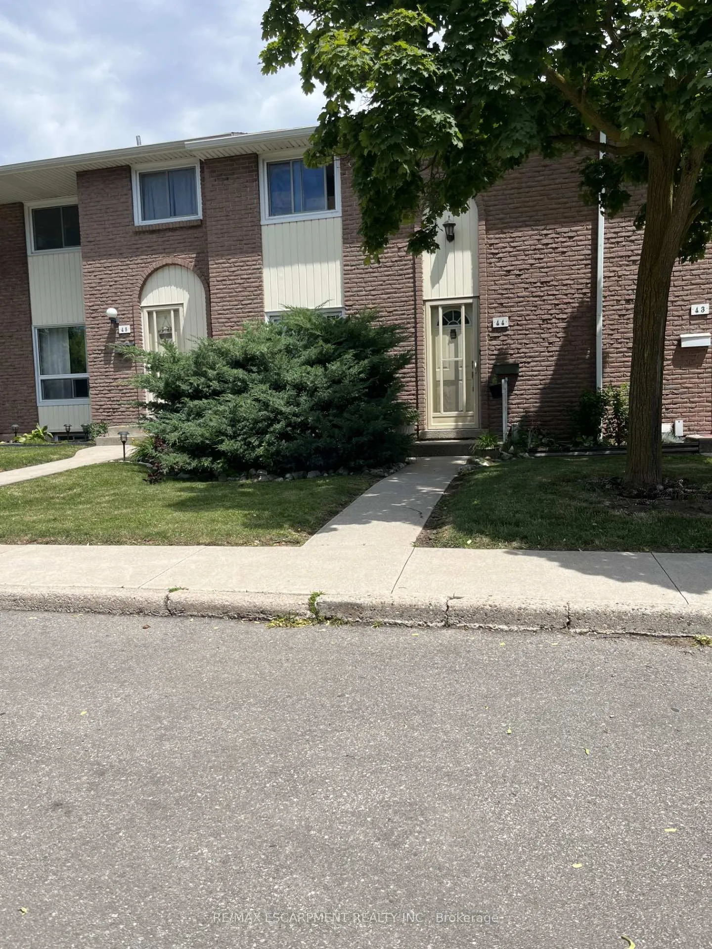 Photo 1 of Unit 44, 151 Gateshead Crescent, Hamilton, Stoney Creek — HOMEH