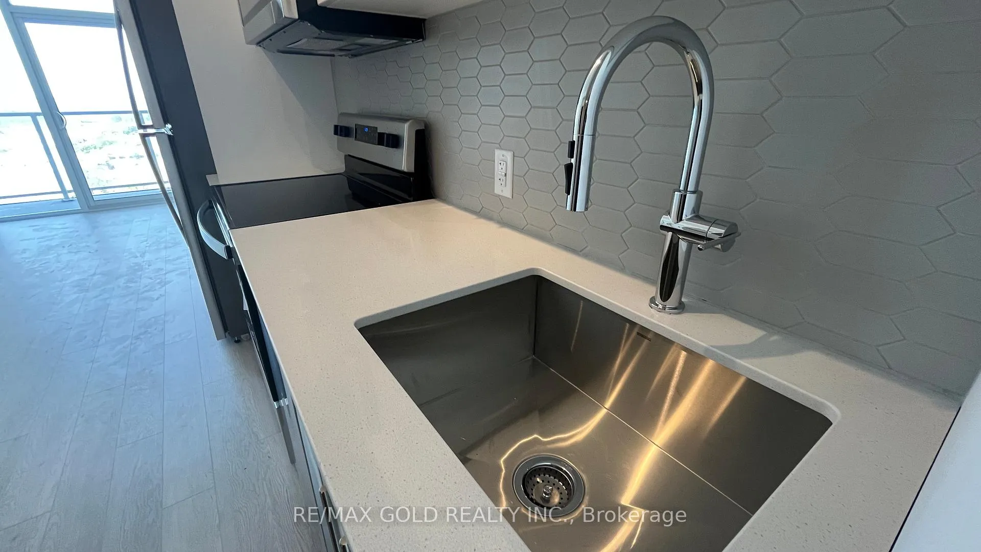 Photo 11 of Unit 1409, 2782 Barton Street E, Hamilton, Riverdale — HOMEH