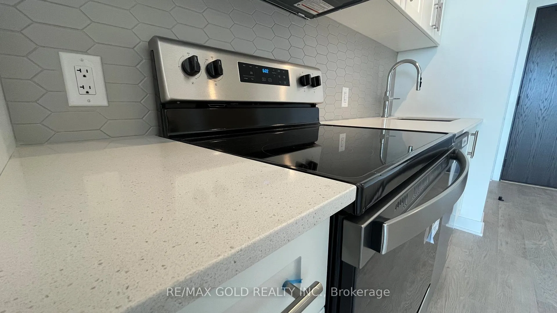 Photo 12 of Unit 1409, 2782 Barton Street E, Hamilton, Riverdale — HOMEH