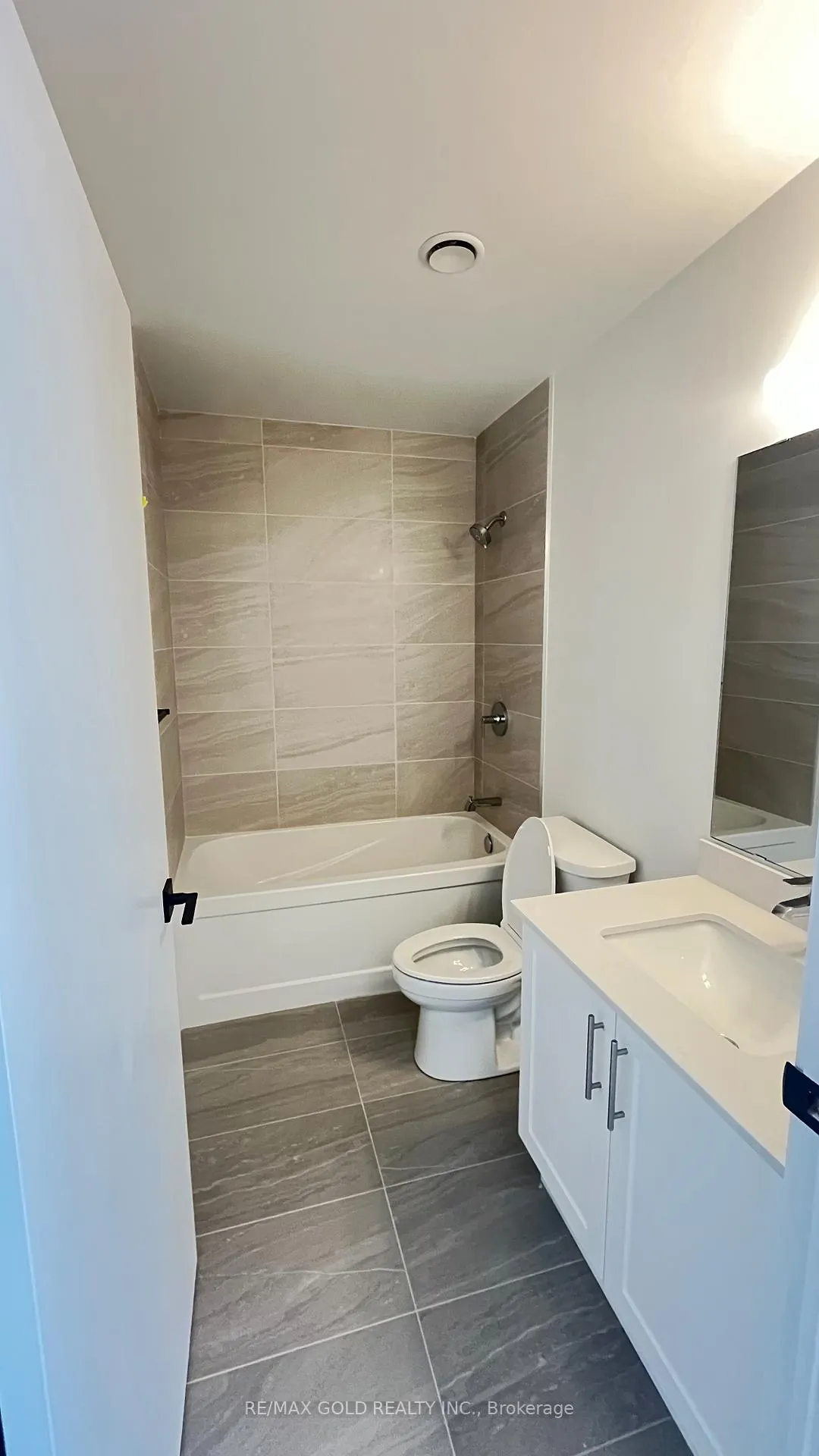 Photo 17 of Unit 1409, 2782 Barton Street E, Hamilton, Riverdale — HOMEH