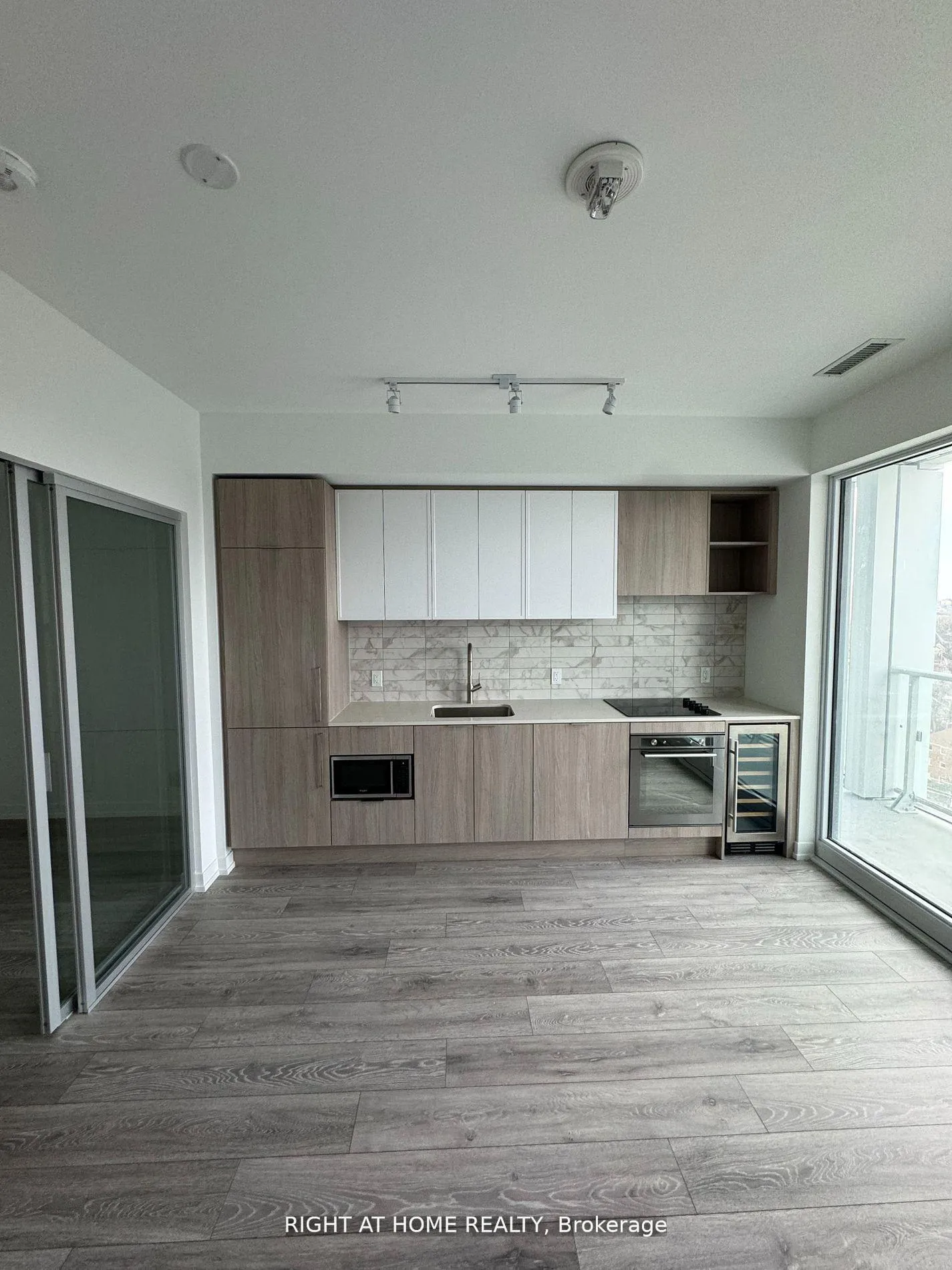 Front of Unit 1512, 2020 Bathurst Street