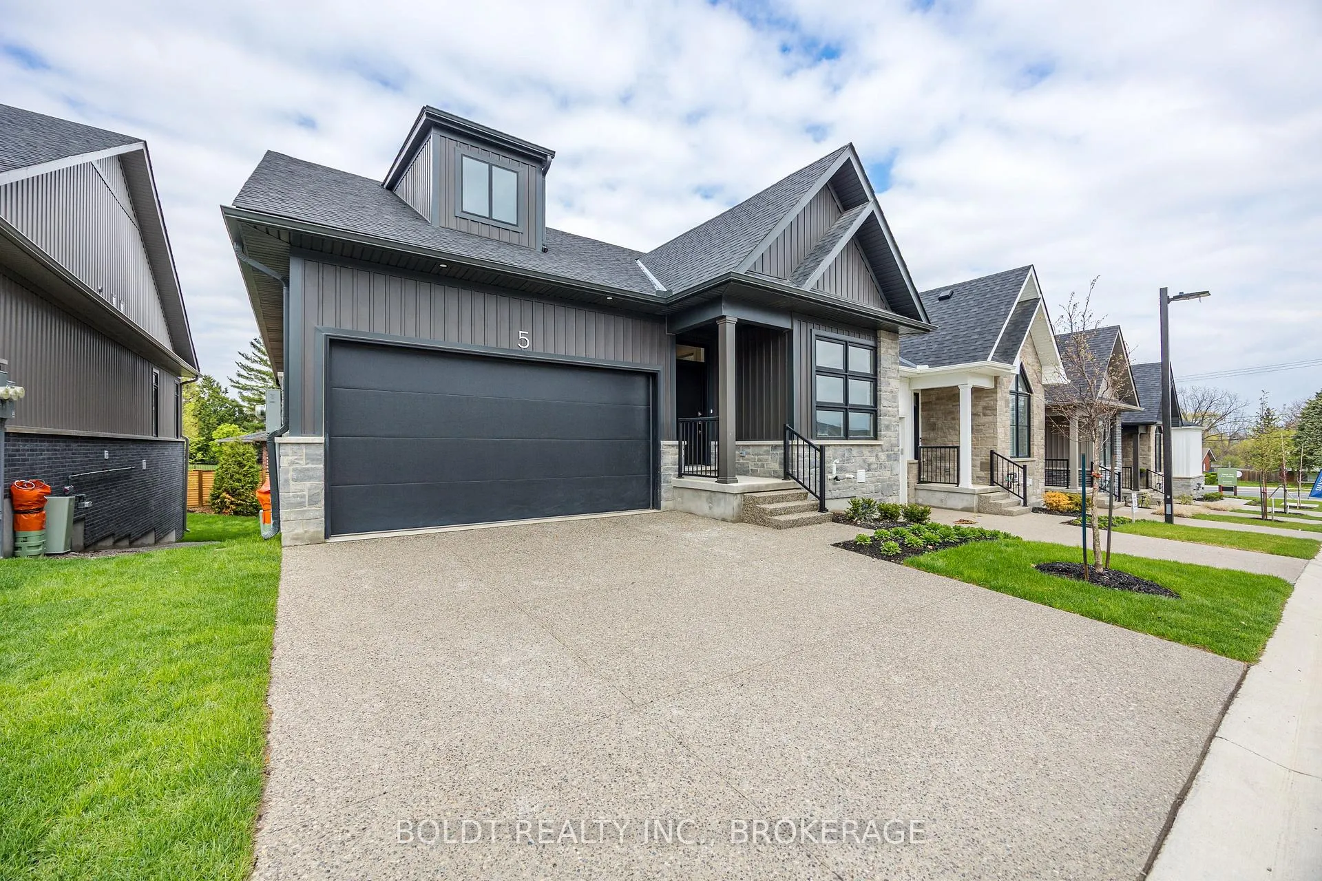 Photo 2 of Unit 14, 205 St. David's Road, Thorold, Confederation Heights — HOMEH