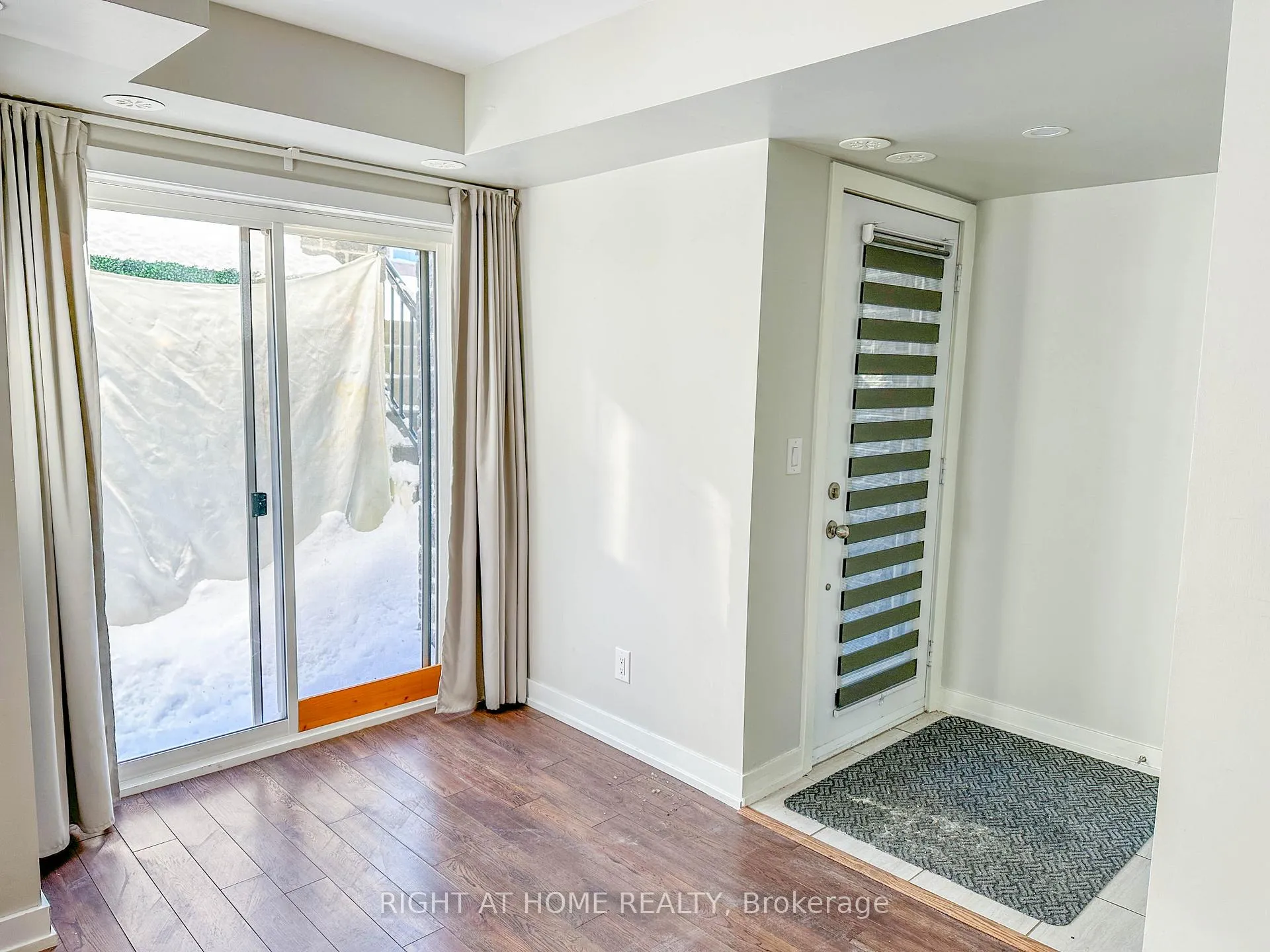 Photo 4 of Unit 105, 2 Dunsheath Way, Markham, Cornell — HOMEH