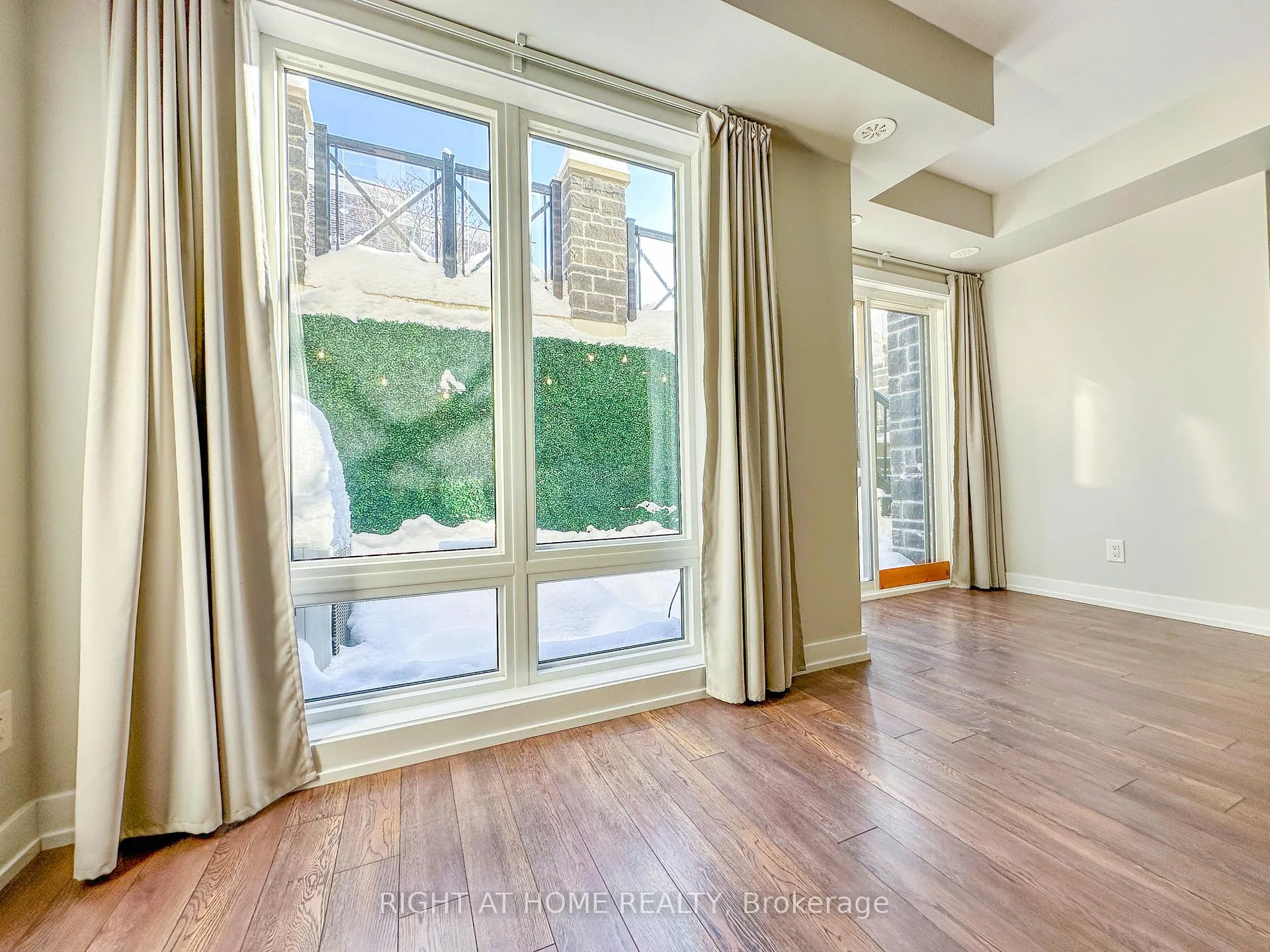 Photo 7 of Unit 105, 2 Dunsheath Way, Markham, Cornell — HOMEH