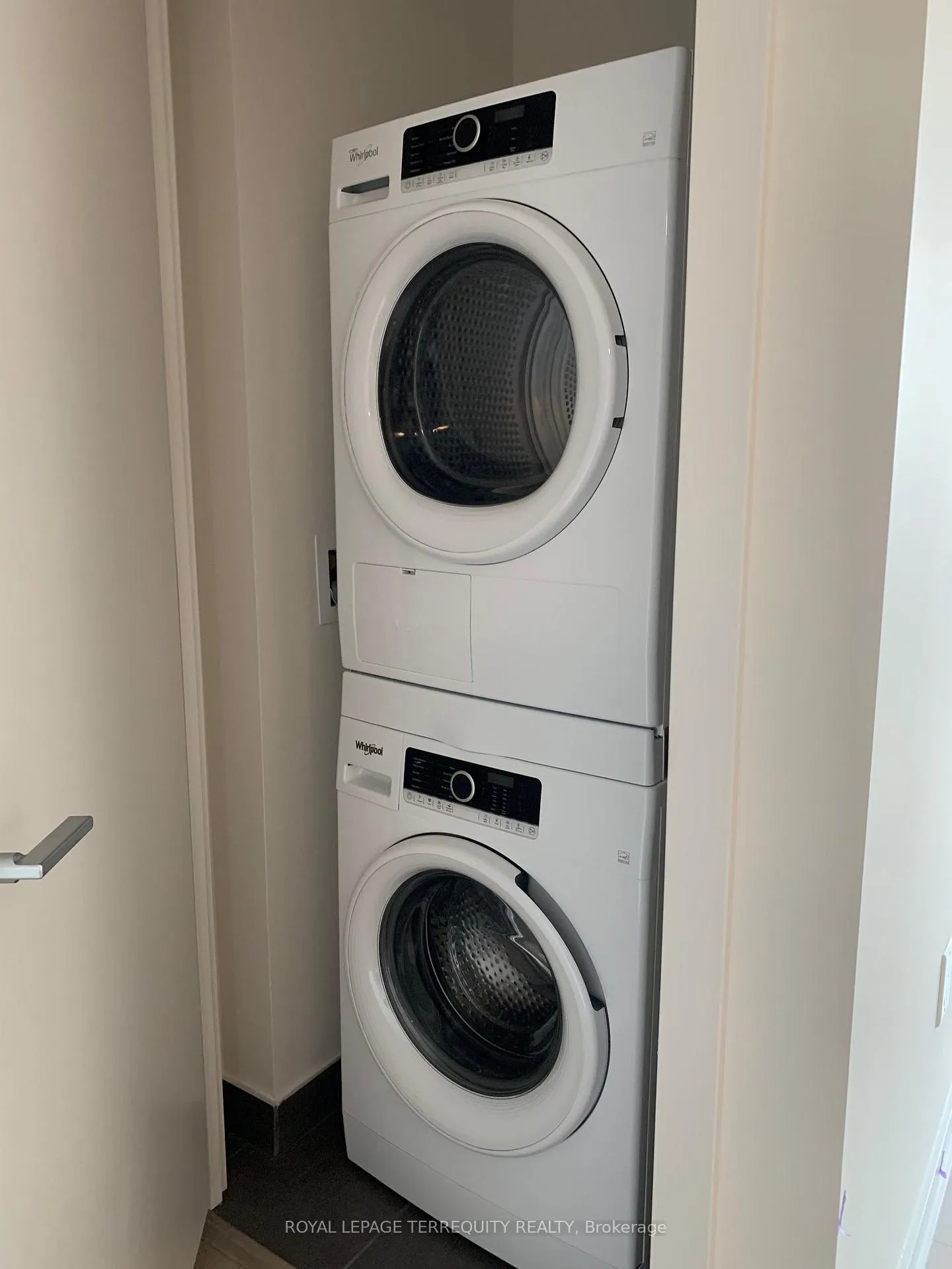 Photo 4 of Unit 1002, 212 King William Street E, Hamilton, Beasley — HOMEH