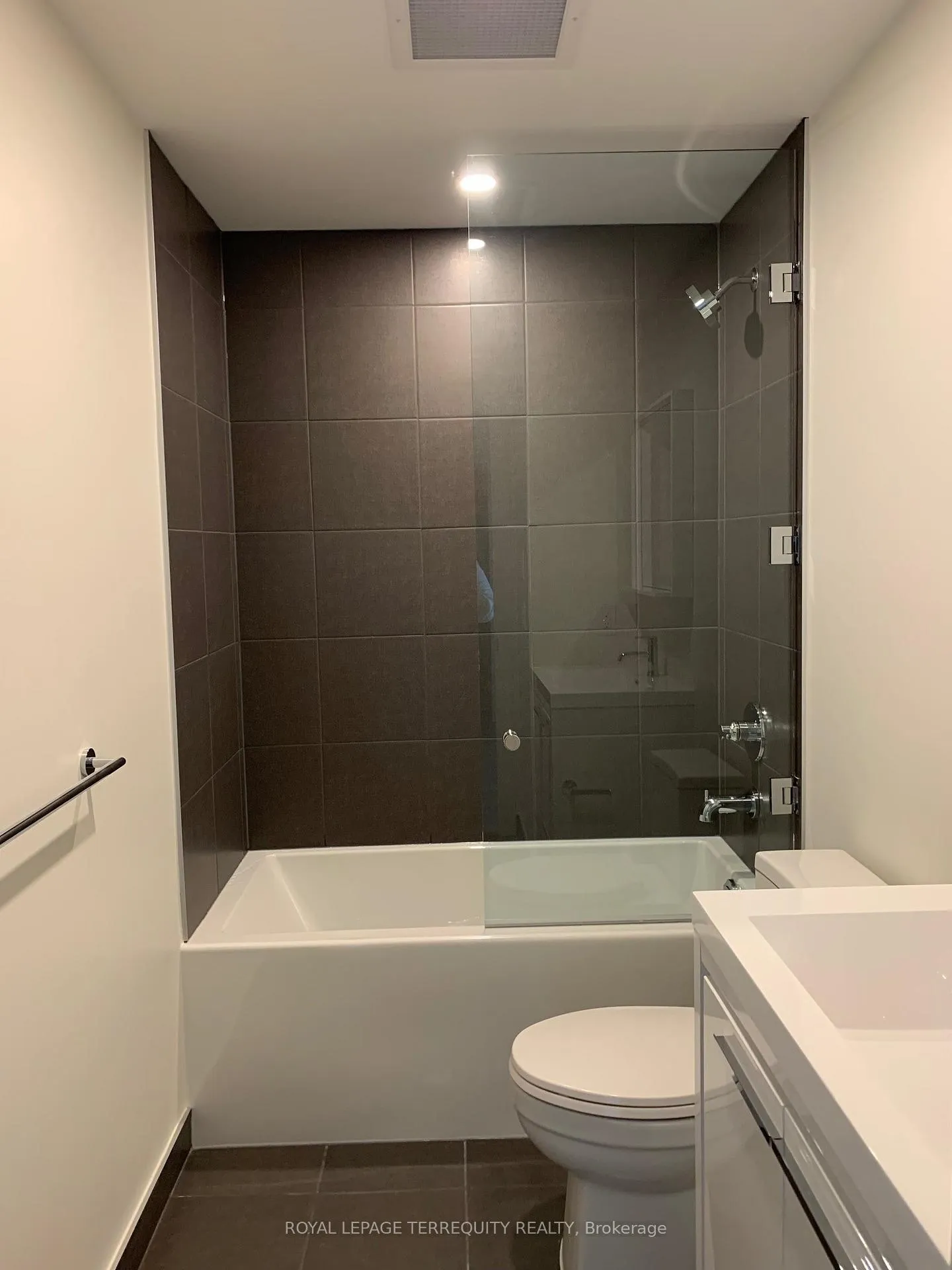 Photo 7 of Unit 1002, 212 King William Street E, Hamilton, Beasley — HOMEH