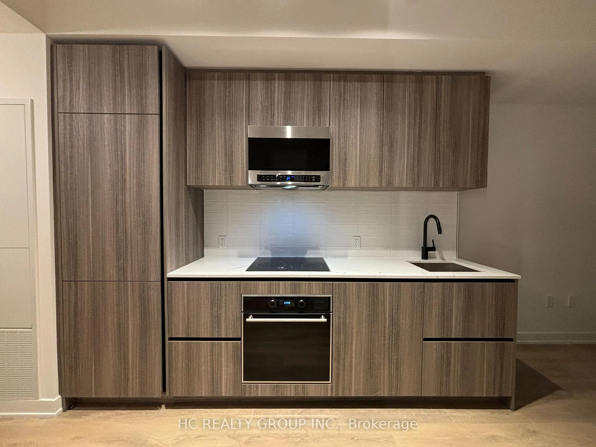 Photo 3 of Unit 1004, 127 Broadway Avenue, Toronto, Mount Pleasant West — HOMEH