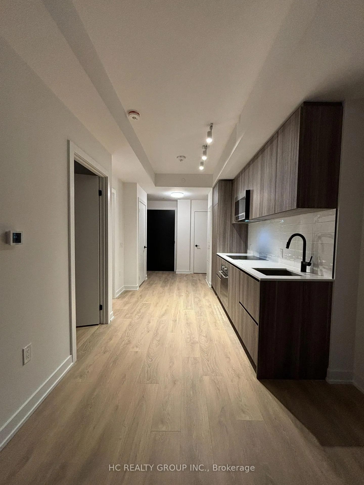 Photo 5 of Unit 1004, 127 Broadway Avenue, Toronto, Mount Pleasant West — HOMEH
