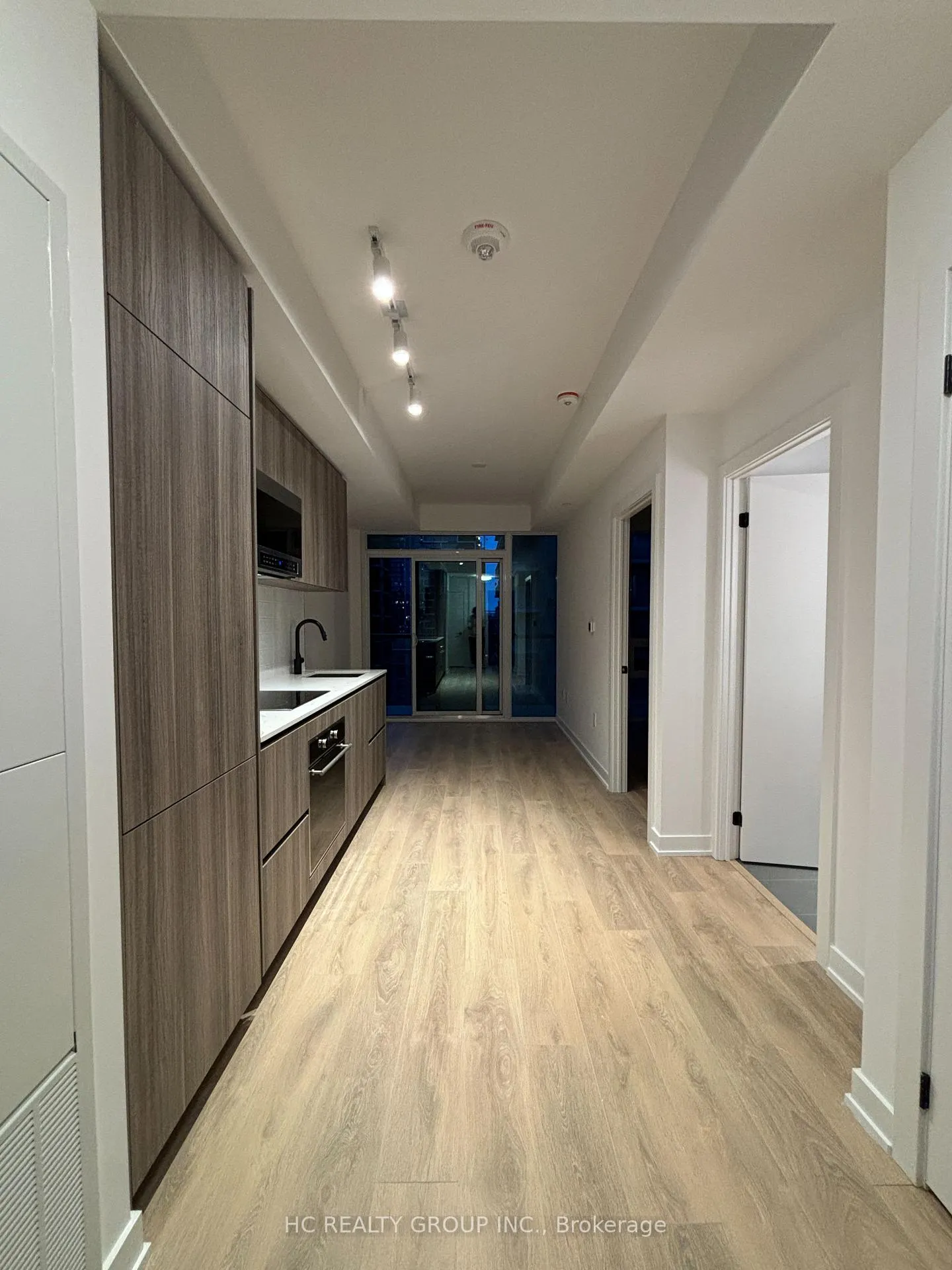 Photo 6 of Unit 1004, 127 Broadway Avenue, Toronto, Mount Pleasant West — HOMEH