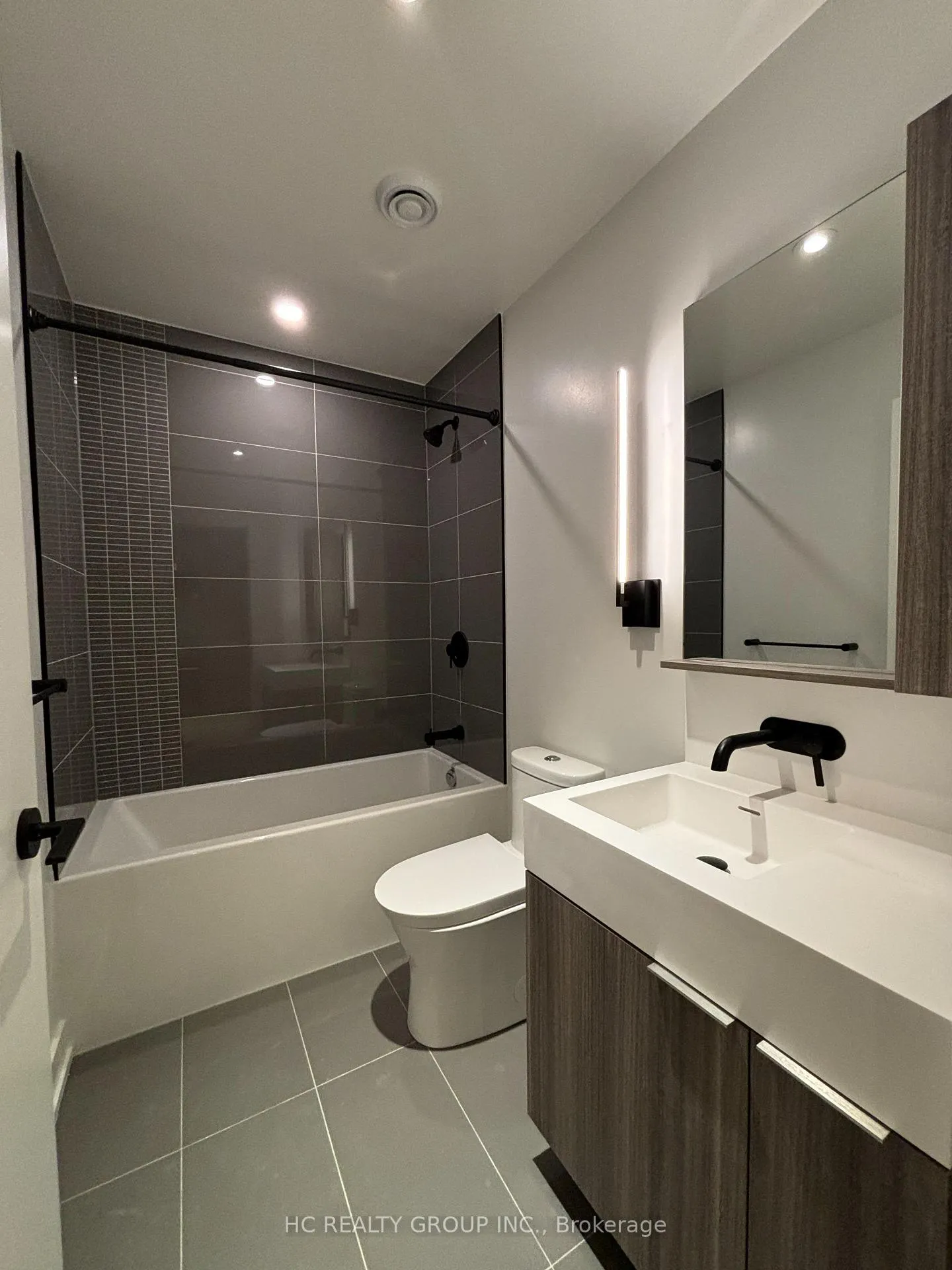 Photo 7 of Unit 1004, 127 Broadway Avenue, Toronto, Mount Pleasant West — HOMEH