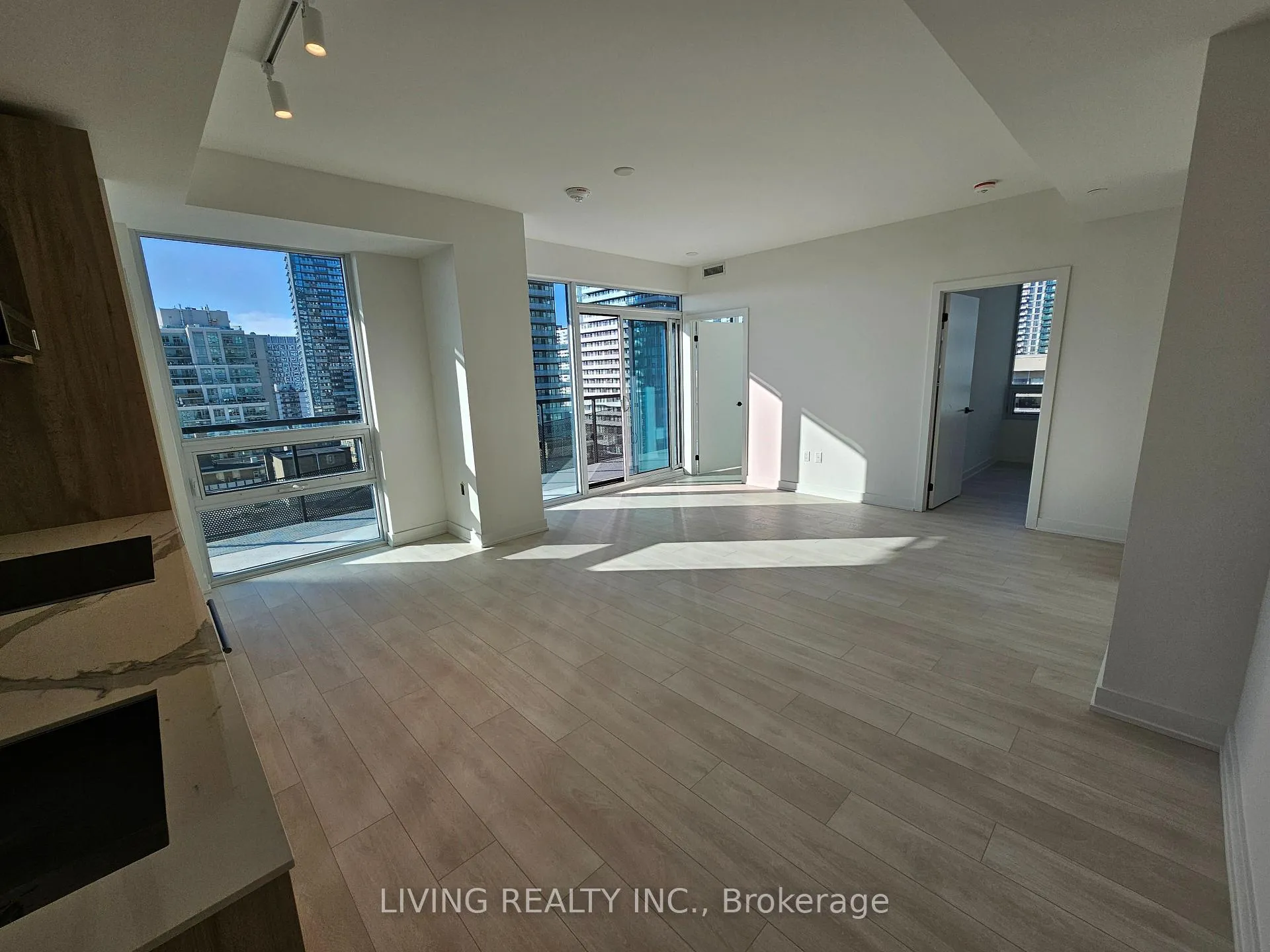Photo 5 of Unit 1602, 127 Broadway Avenue, Toronto, Mount Pleasant West — HOMEH