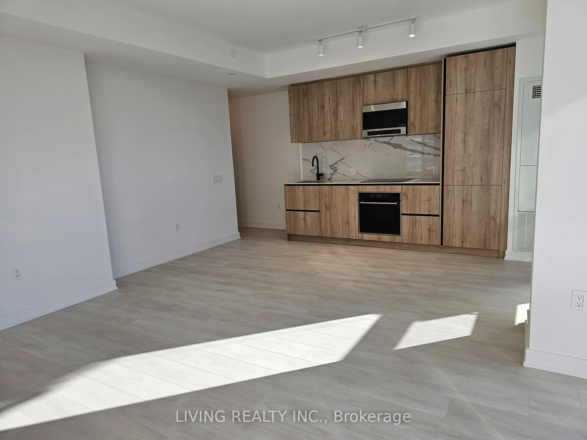 Photo 6 of Unit 1602, 127 Broadway Avenue, Toronto, Mount Pleasant West — HOMEH