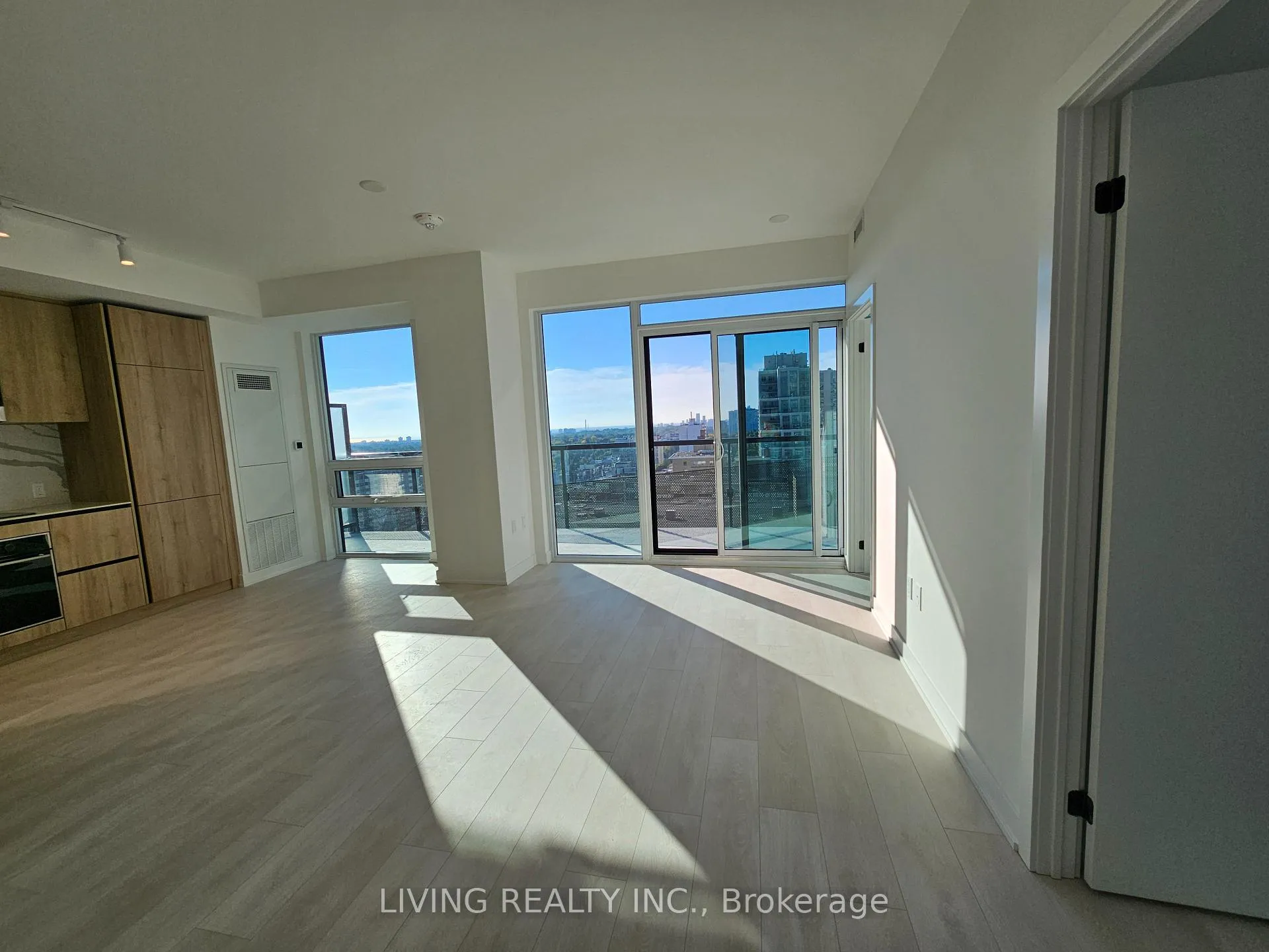 Photo 7 of Unit 1602, 127 Broadway Avenue, Toronto, Mount Pleasant West — HOMEH