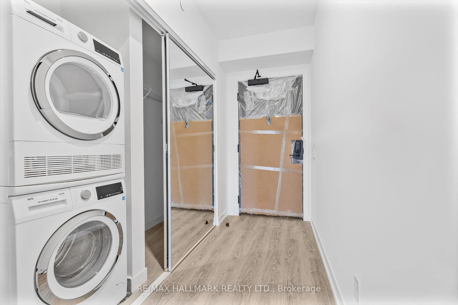 Photo 4 of Unit 903, 771 Yonge Street, Toronto, The Annex — HOMEH