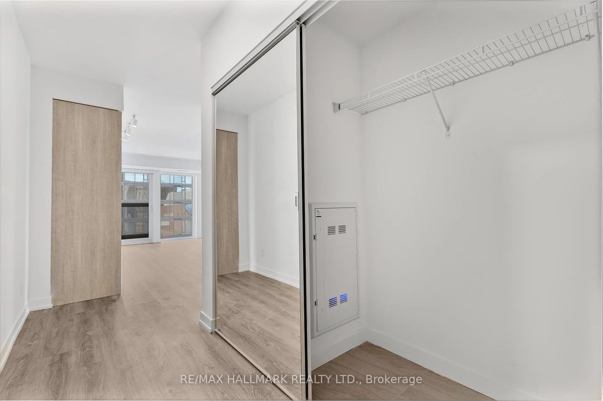 Photo 6 of Unit 903, 771 Yonge Street, Toronto, The Annex — HOMEH