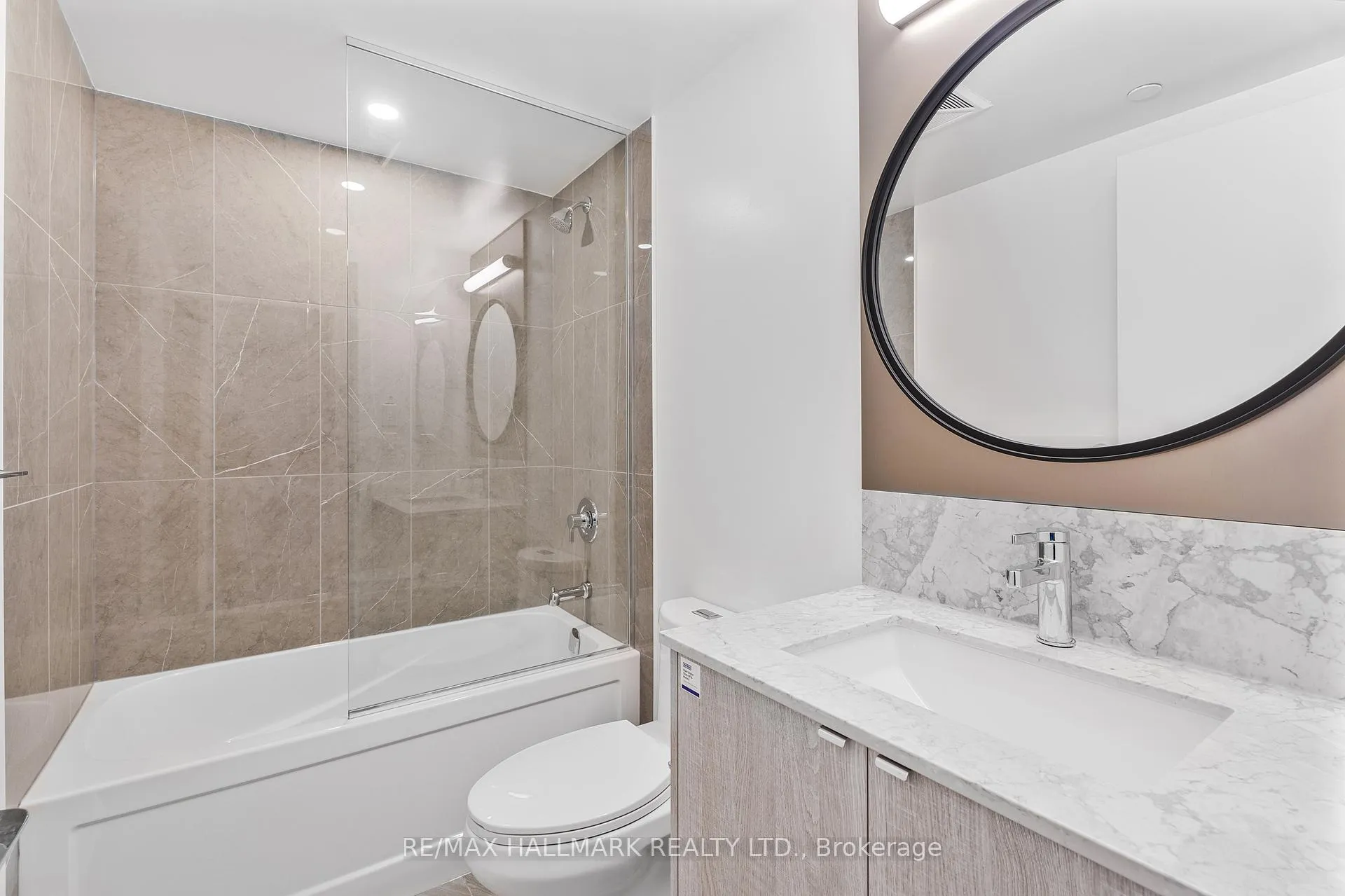 Photo 7 of Unit 903, 771 Yonge Street, Toronto, The Annex — HOMEH