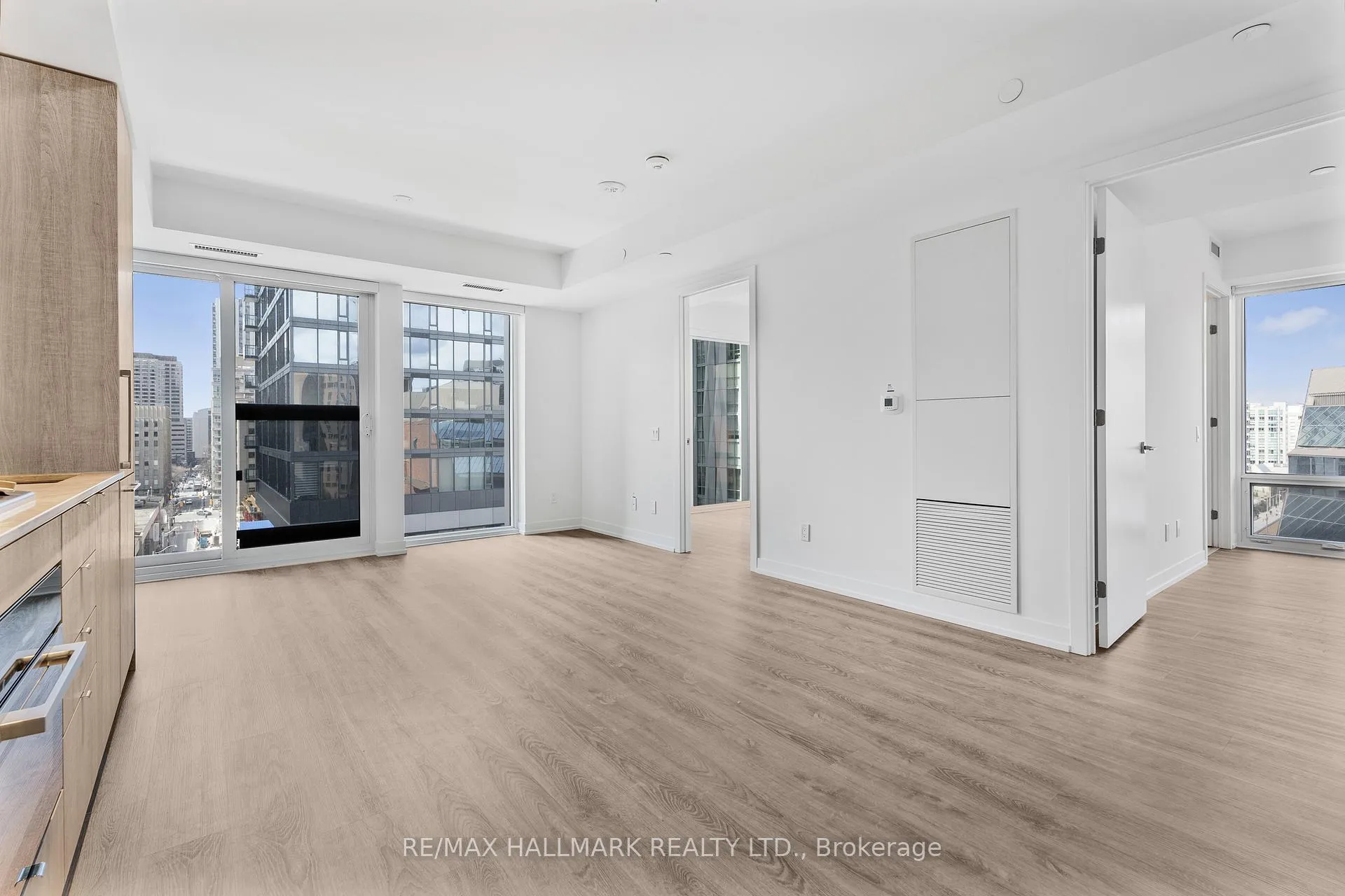 Photo 8 of Unit 903, 771 Yonge Street, Toronto, The Annex — HOMEH