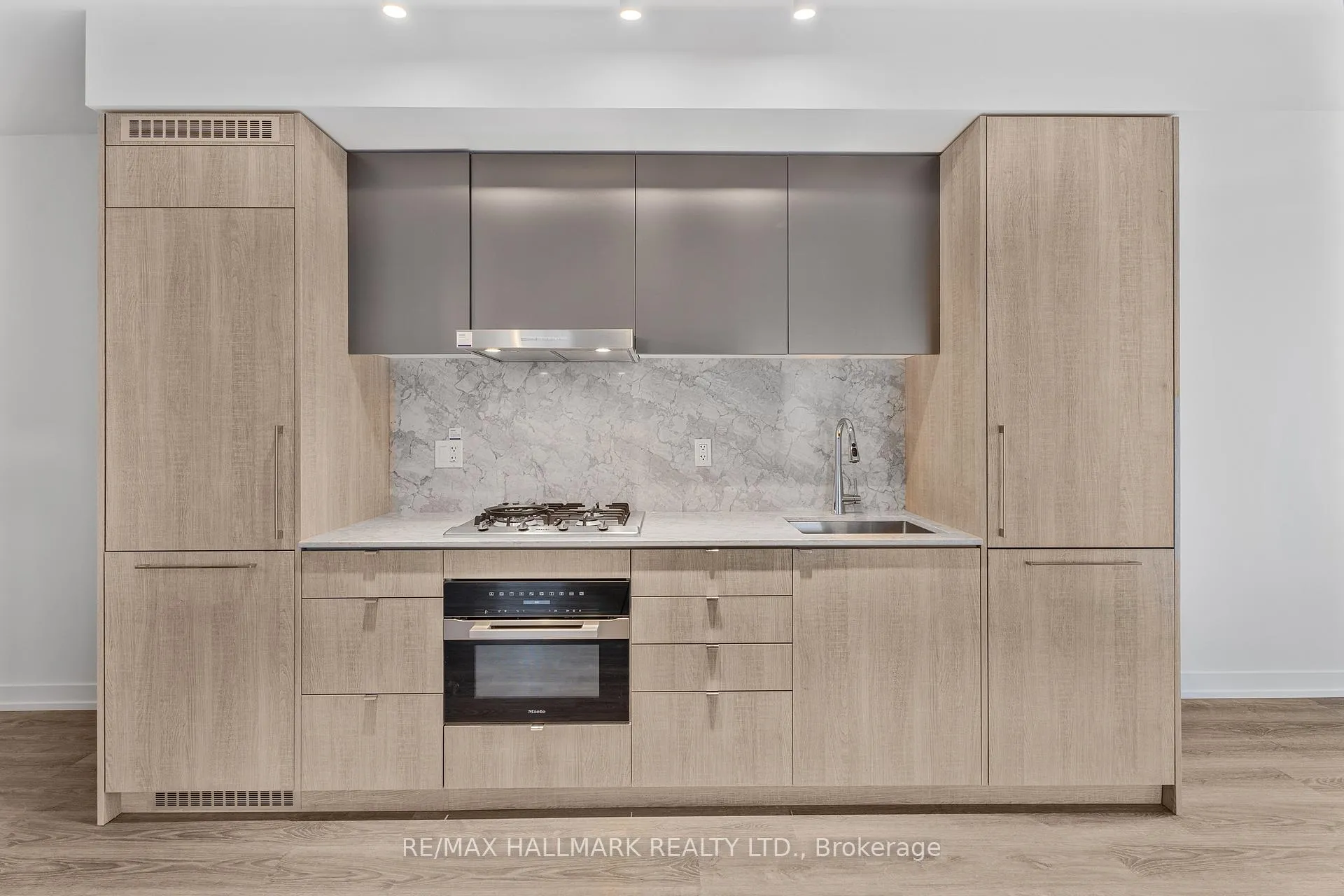 Photo 9 of Unit 903, 771 Yonge Street, Toronto, The Annex — HOMEH
