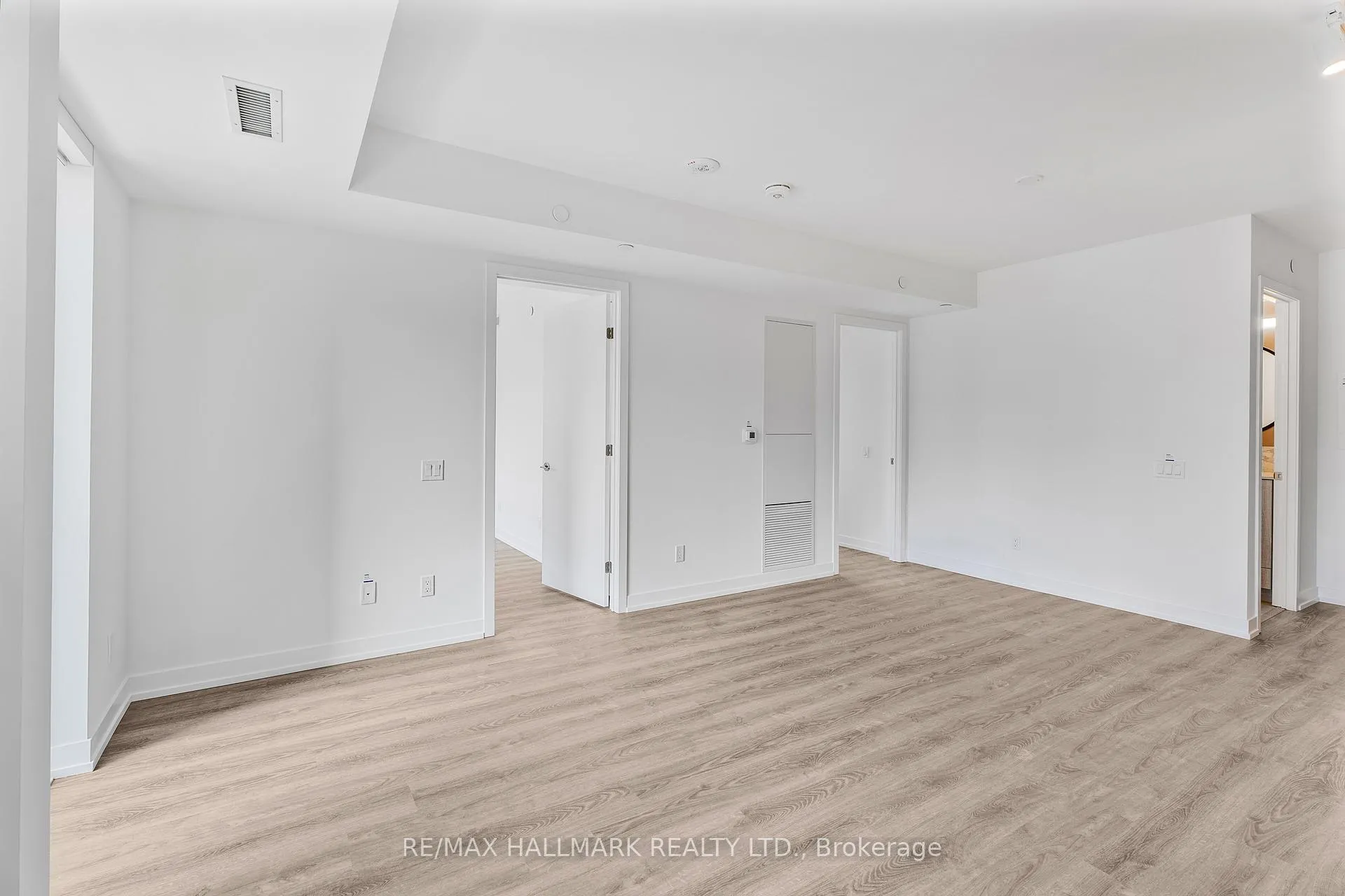 Photo 12 of Unit 903, 771 Yonge Street, Toronto, The Annex — HOMEH