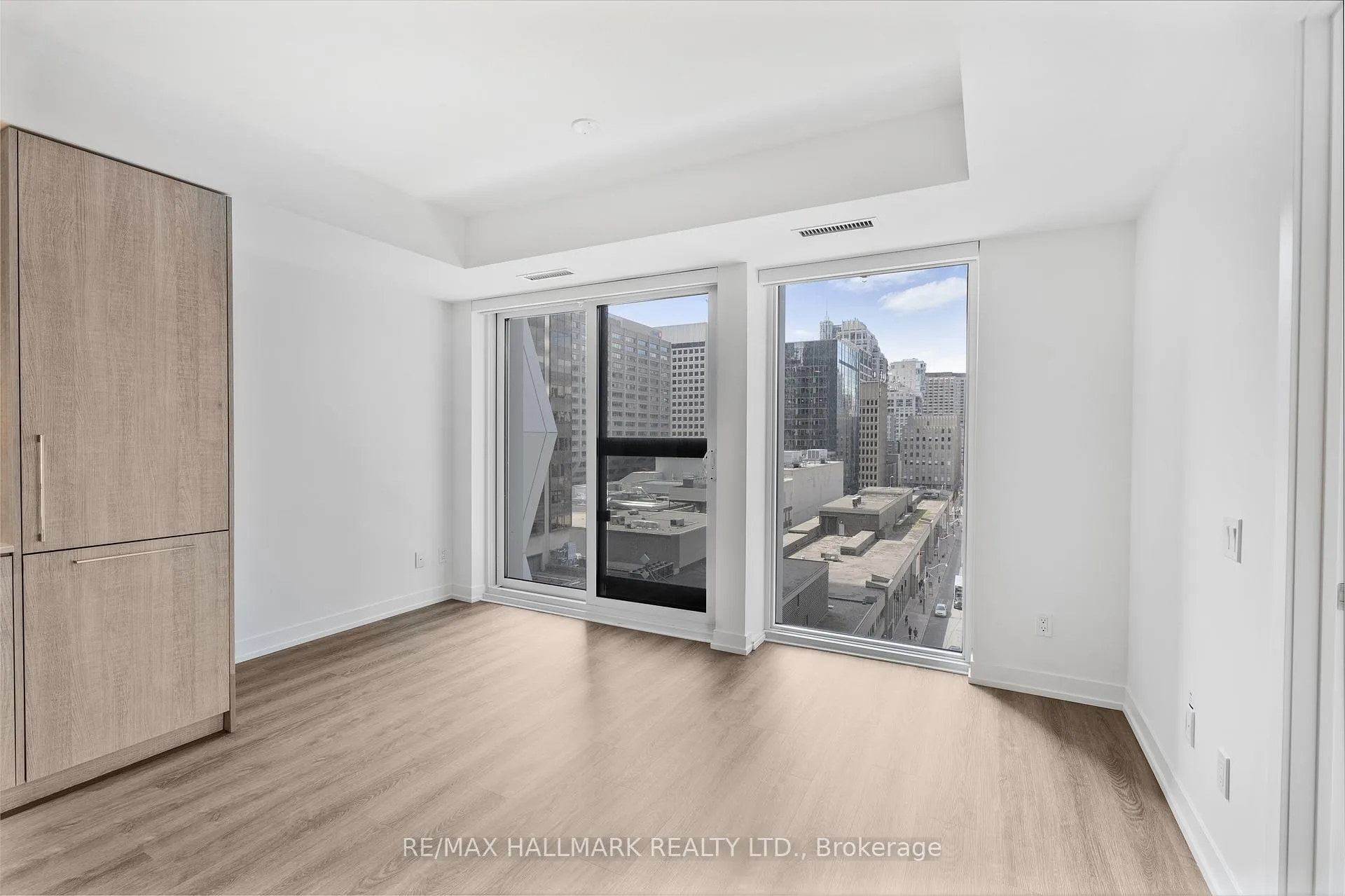 Photo 13 of Unit 903, 771 Yonge Street, Toronto, The Annex — HOMEH