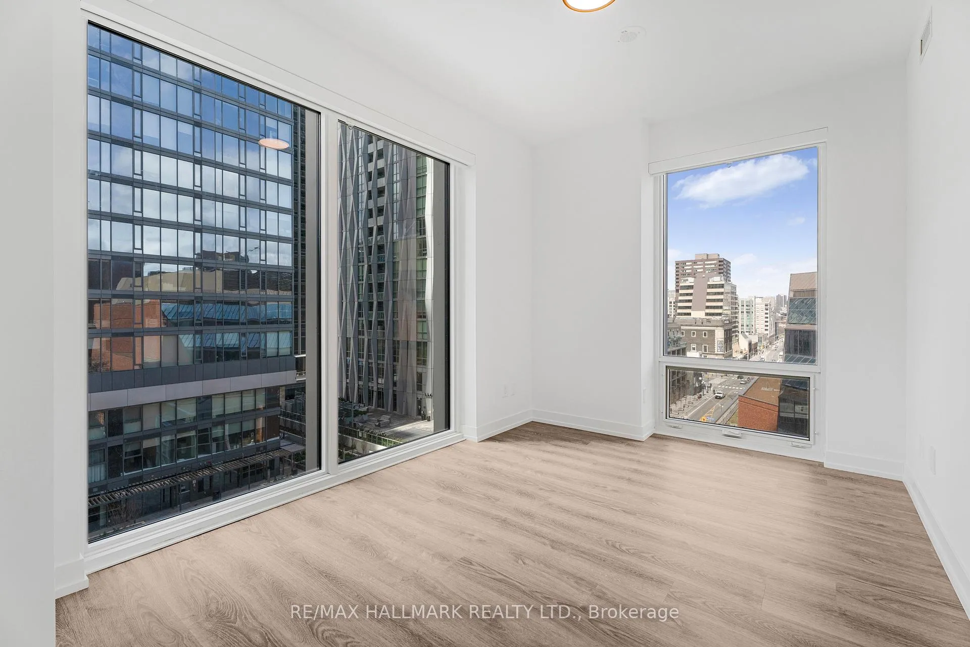 Photo 14 of Unit 903, 771 Yonge Street, Toronto, The Annex — HOMEH