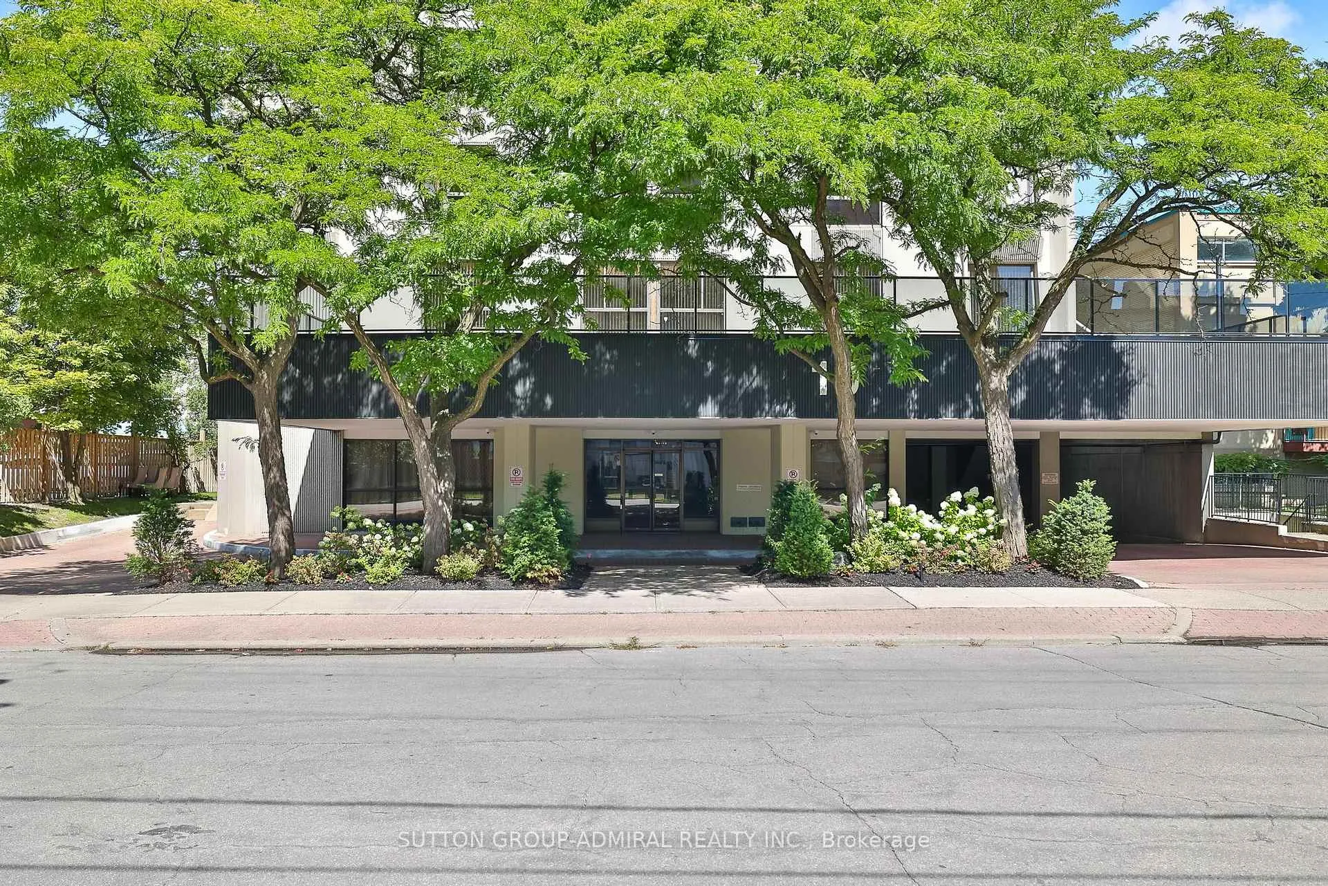 Photo 5 of Unit 202, 10 Prue Avenue, Toronto, Englemount-Lawrence — HOMEH