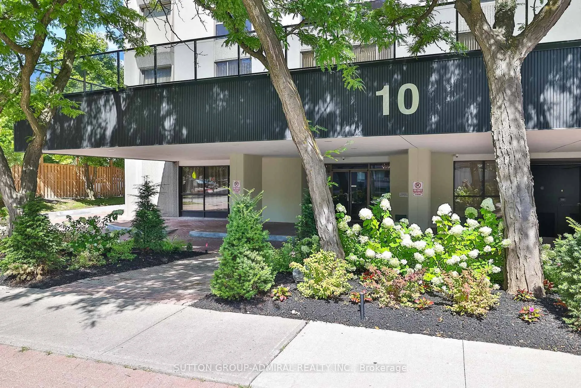 Photo 6 of Unit 202, 10 Prue Avenue, Toronto, Englemount-Lawrence — HOMEH