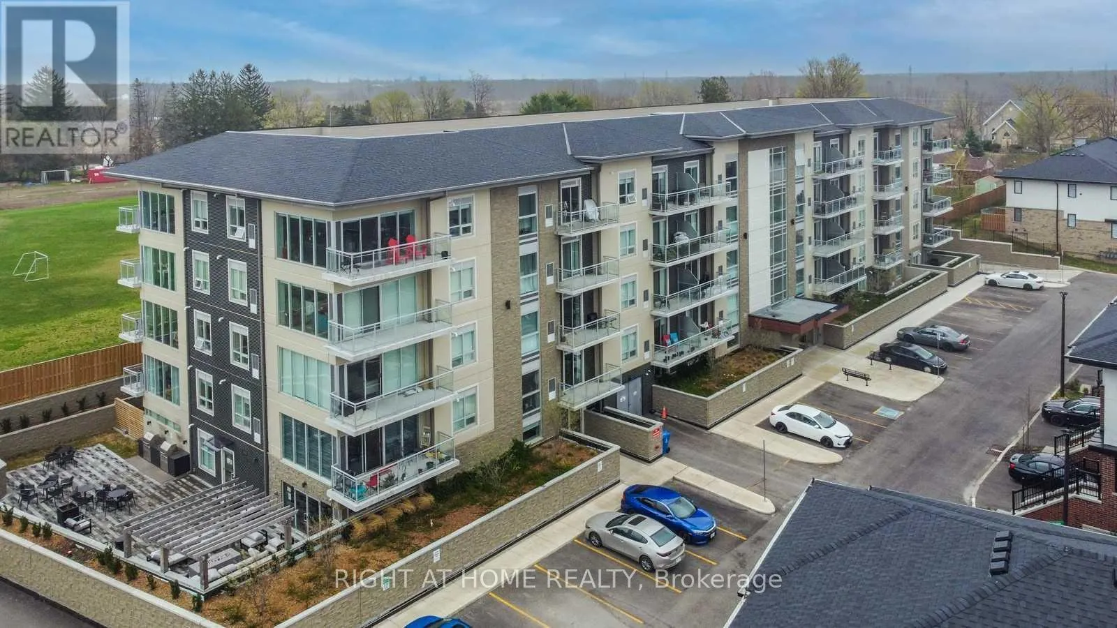 Photo 6 of Unit 312, 16 Markle Crescent, Hamilton, Ancaster — HOMEH