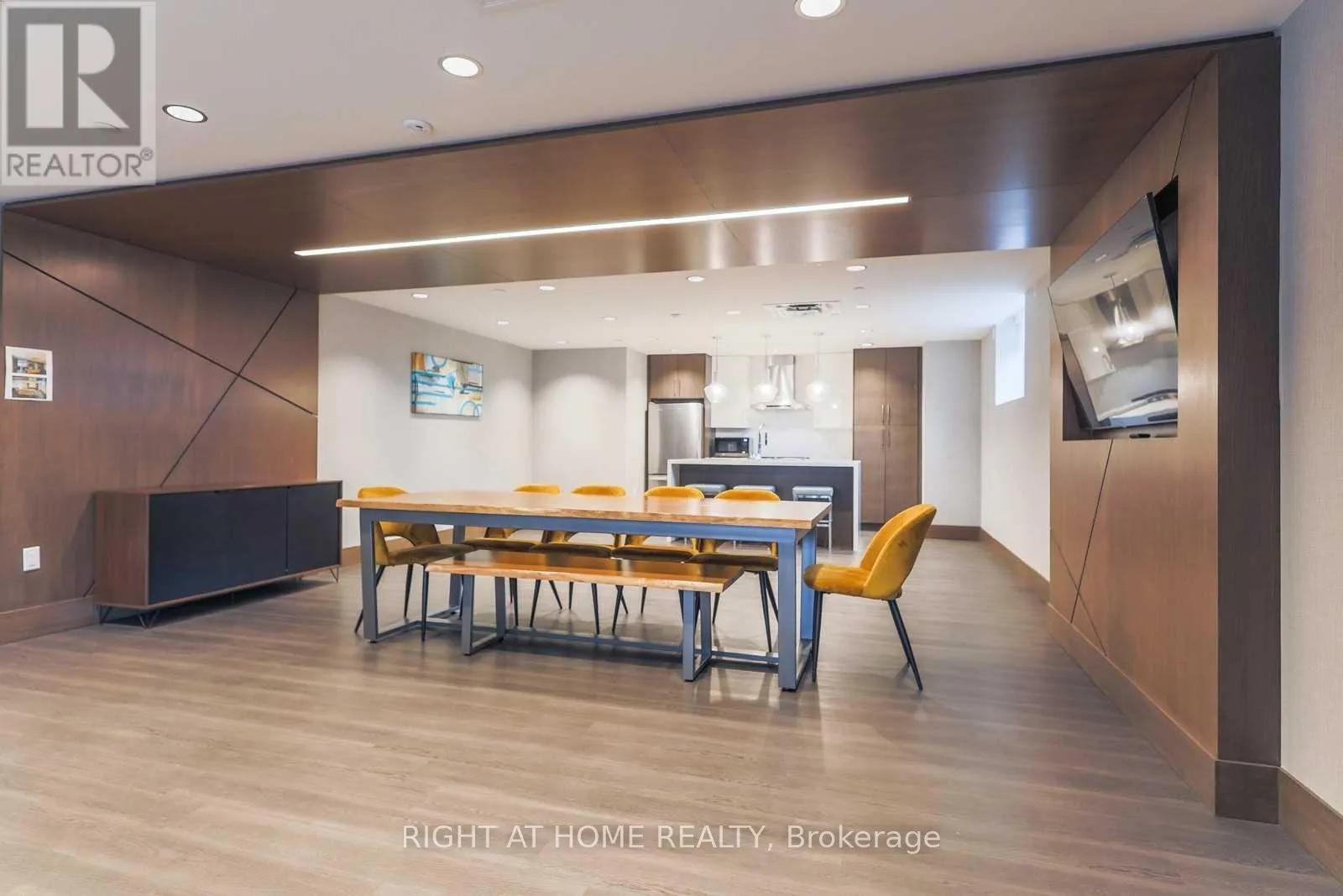 Photo 16 of Unit 312, 16 Markle Crescent, Hamilton, Ancaster — HOMEH