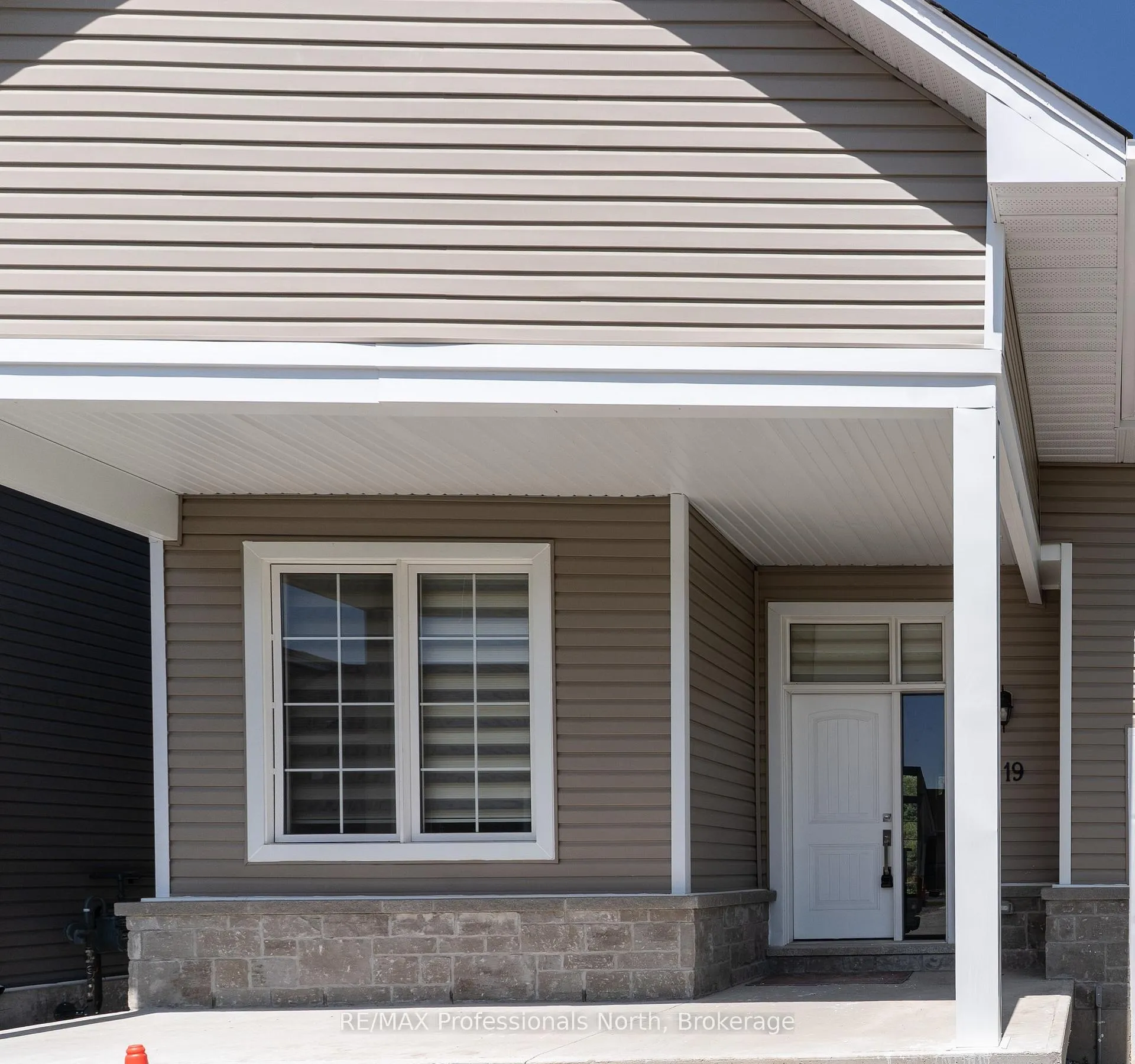 Front of 19 Turnberry Court