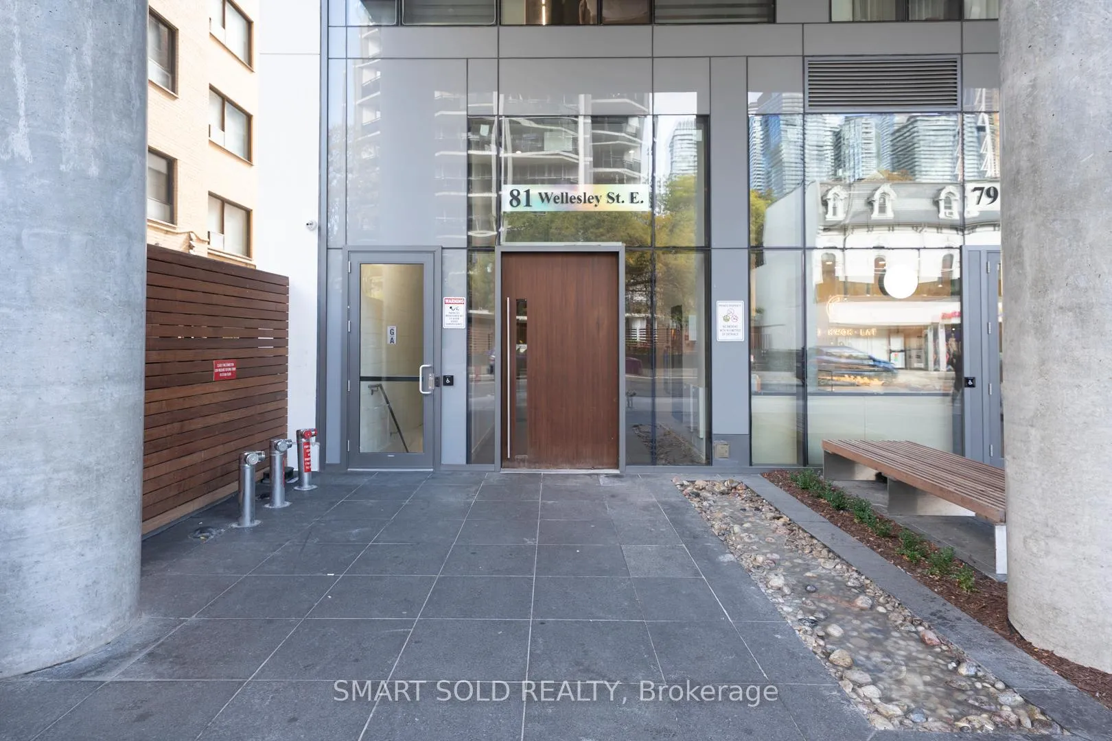 Photo 3 of Unit 1307, 81 Wellesley Street E, Toronto, Church-Yonge Corridor — HOMEH